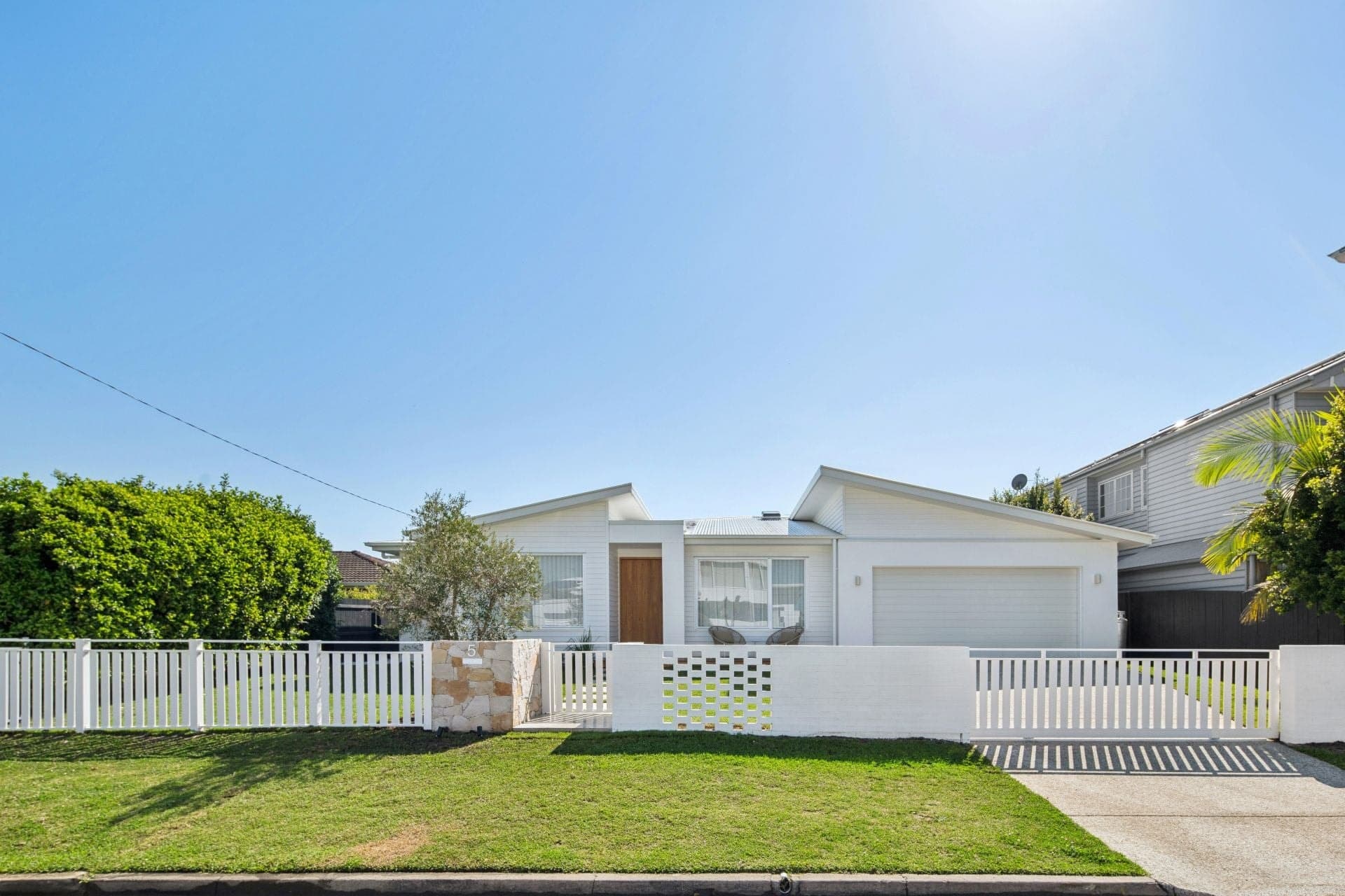 5 Kingfisher Crescent, Burleigh Waters - Thumbnail 4