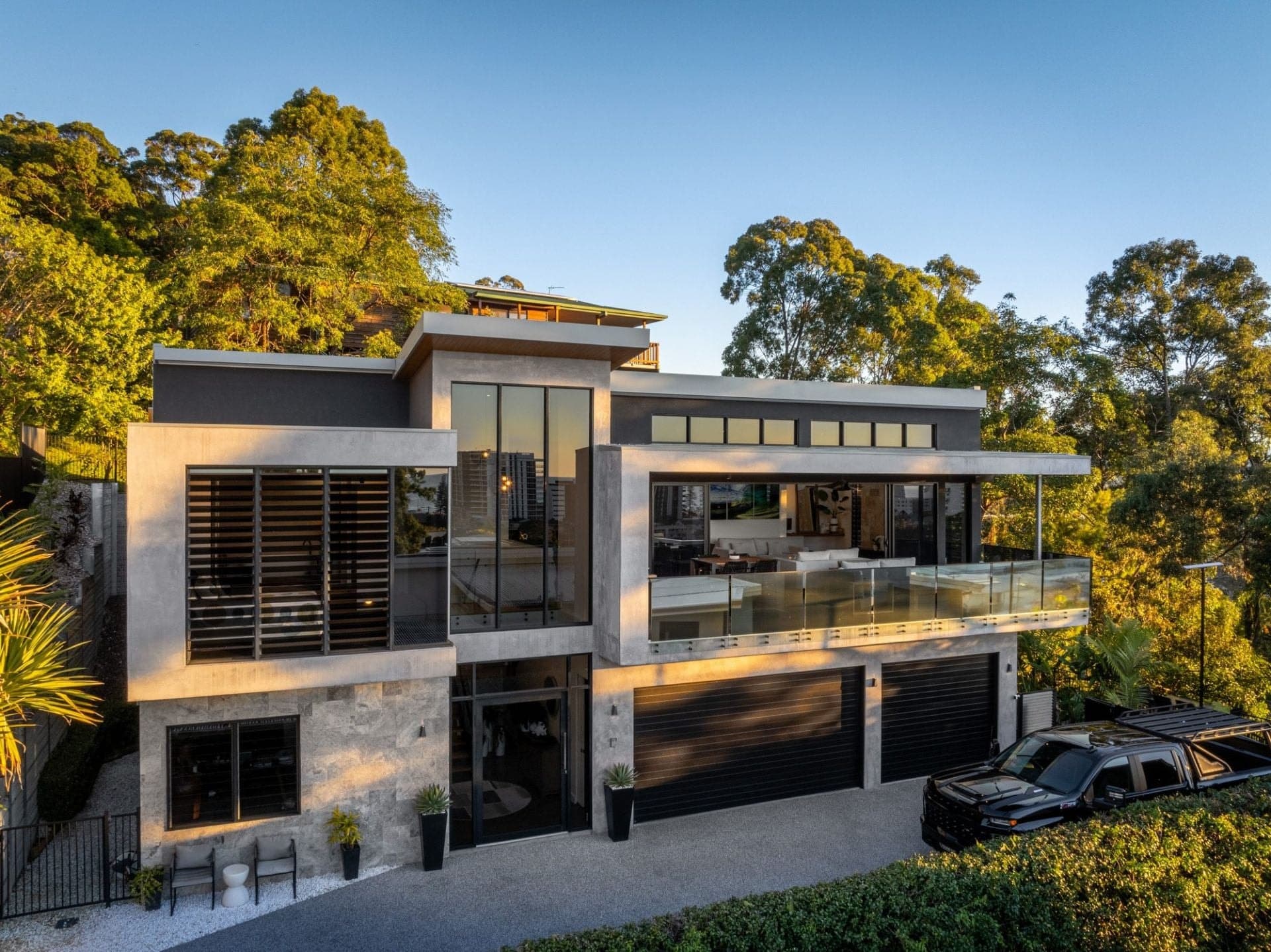 61 Rutledge Street, Coolangatta - Thumbnail 2