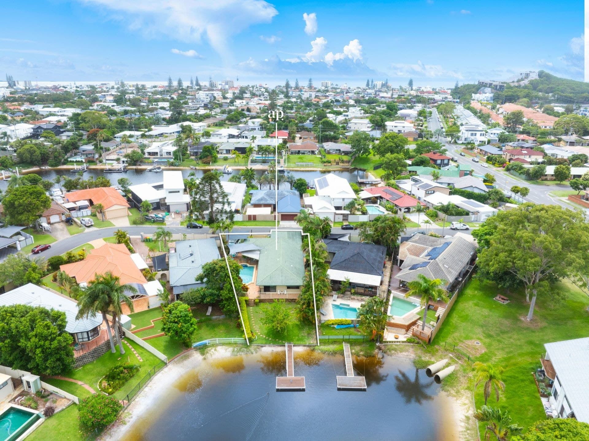 8 Helm Court, Mermaid Waters - Image 1