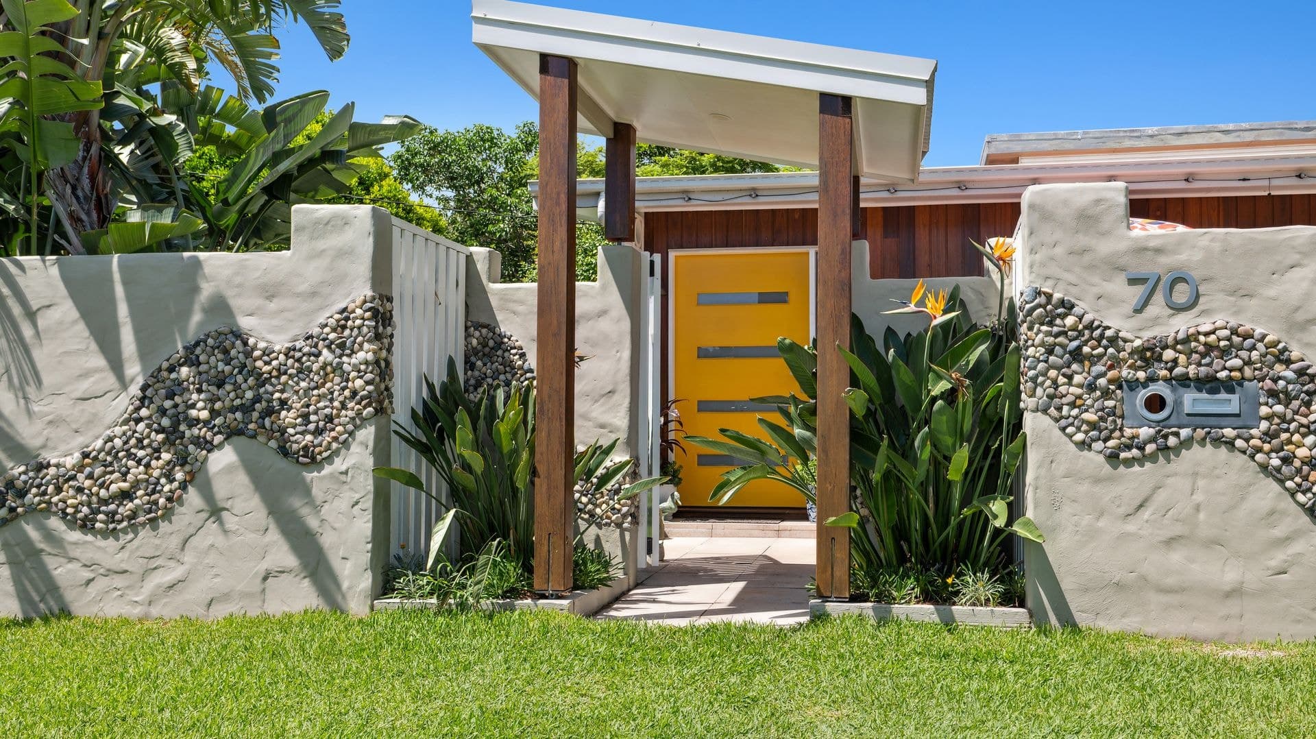 70 Ocean Street, Runaway Bay - Thumbnail 3