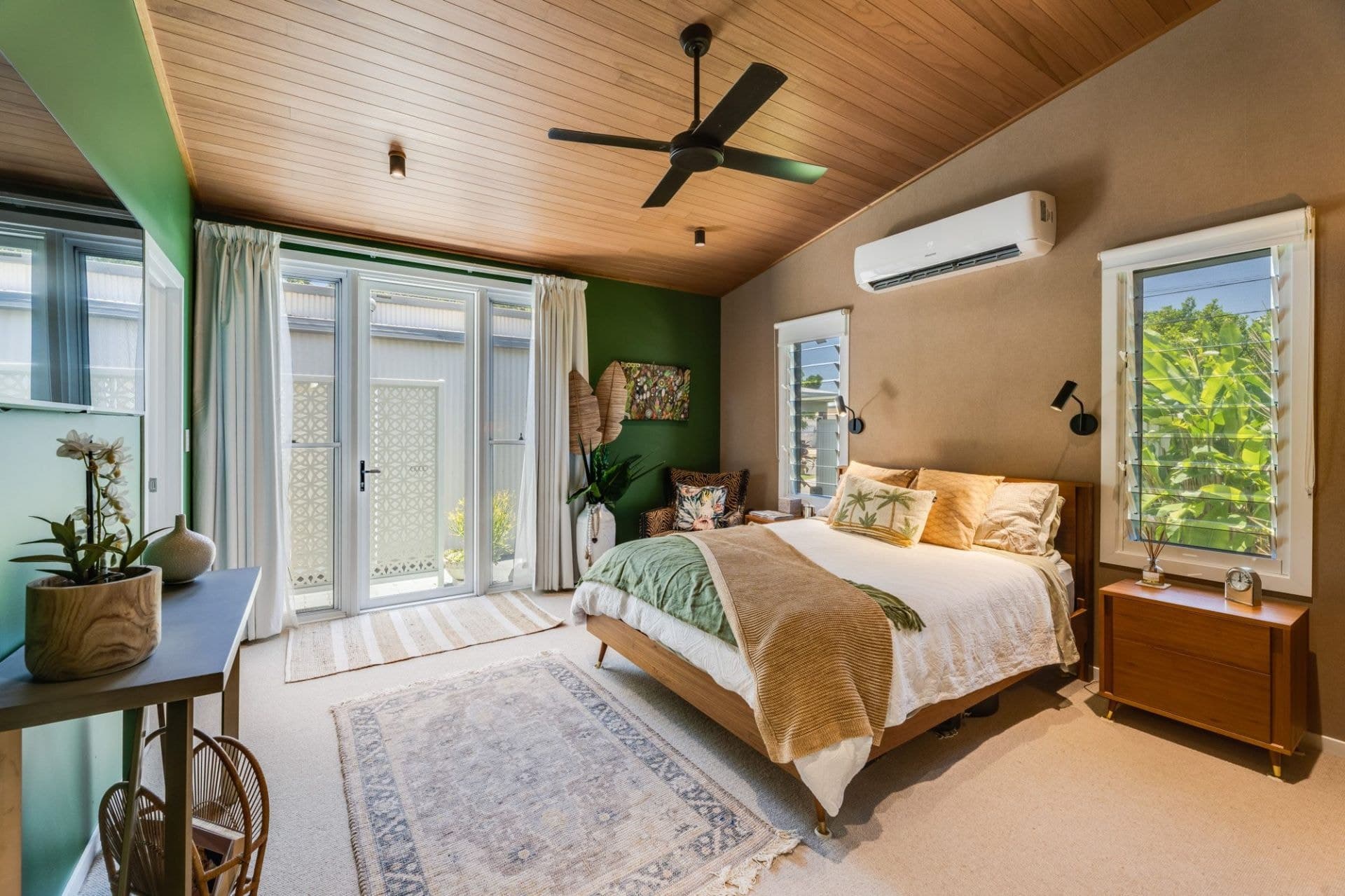 70 Ocean Street, Runaway Bay - Thumbnail 6
