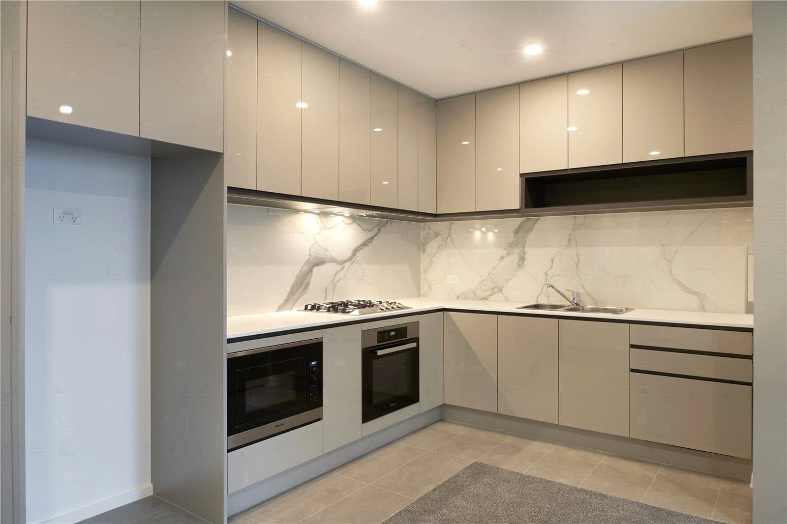 1311/560 Lonsdale Street, Melbourne - Thumbnail 2