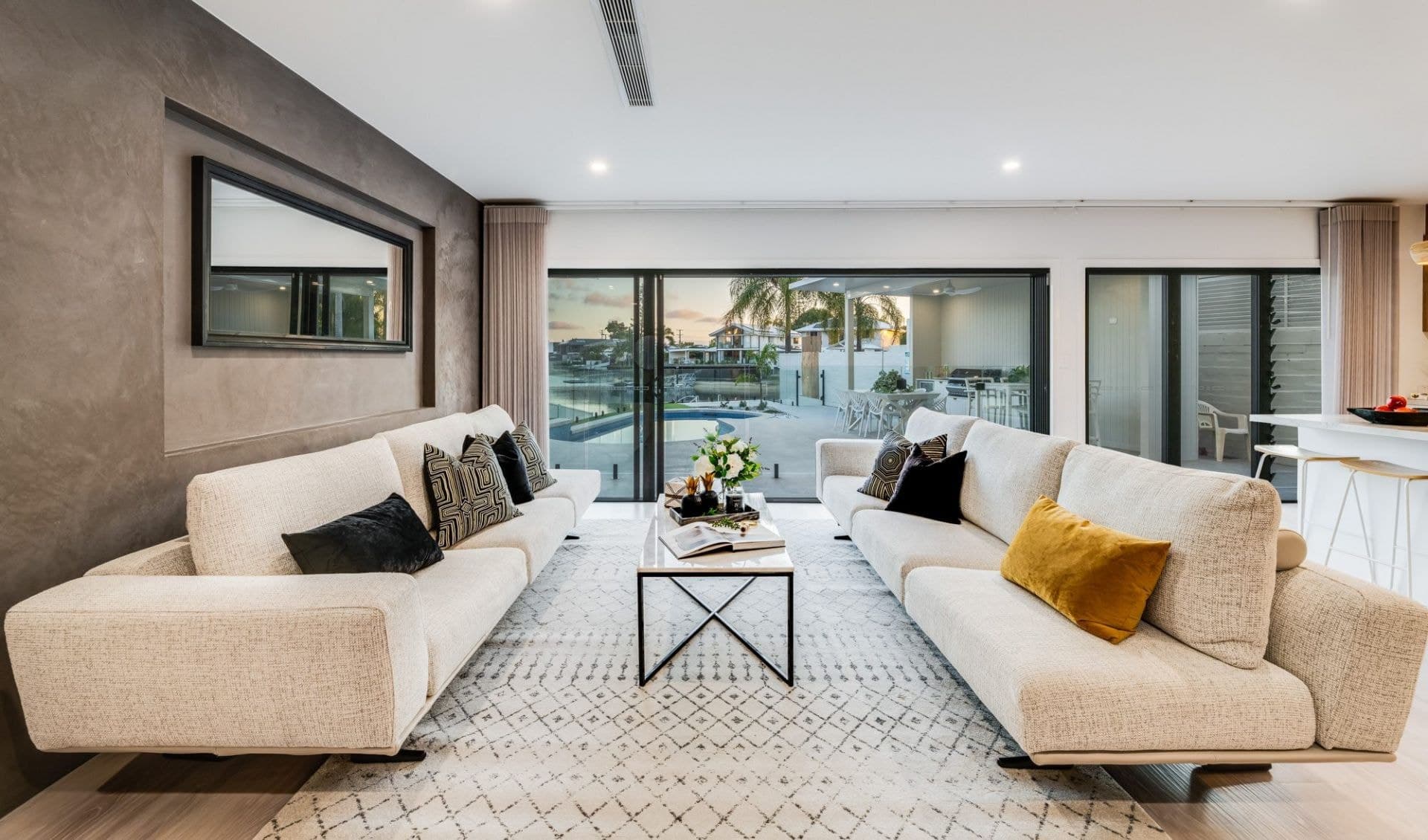 42 Merrimac Boulevard, Broadbeach Waters - Thumbnail 3