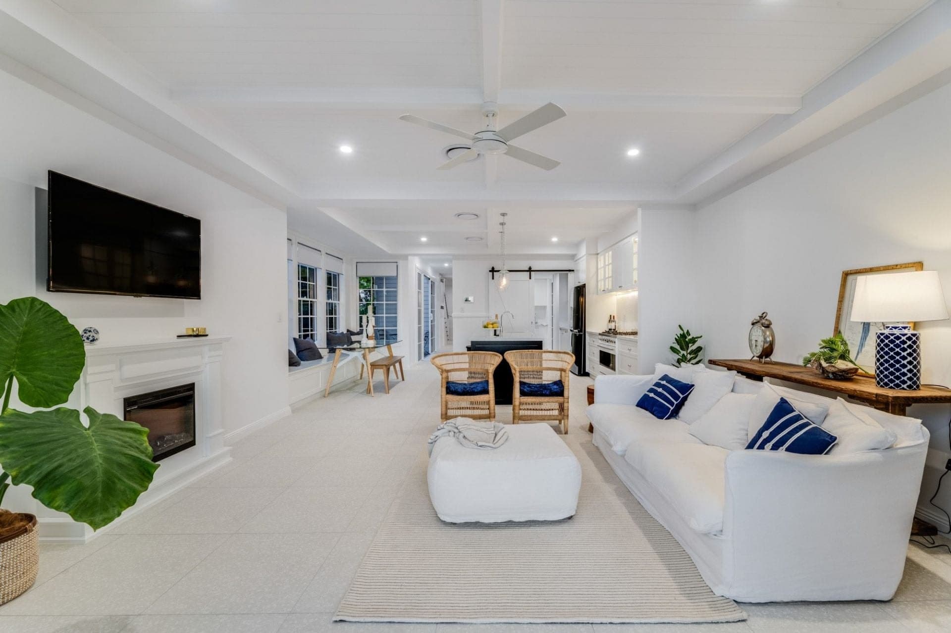 16A Conifer Crescent, Broadbeach Waters - Thumbnail 4