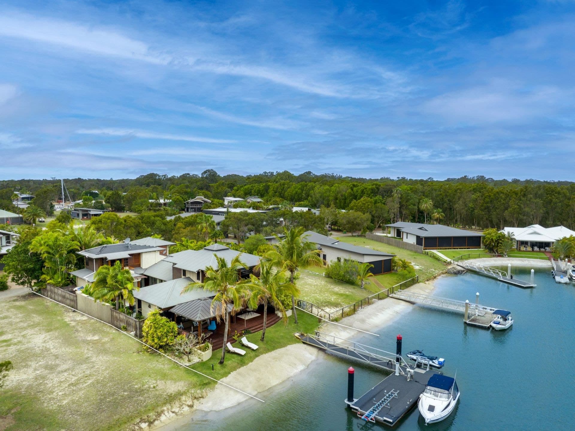 12 CASUARINA Court, South Stradbroke - Thumbnail 3