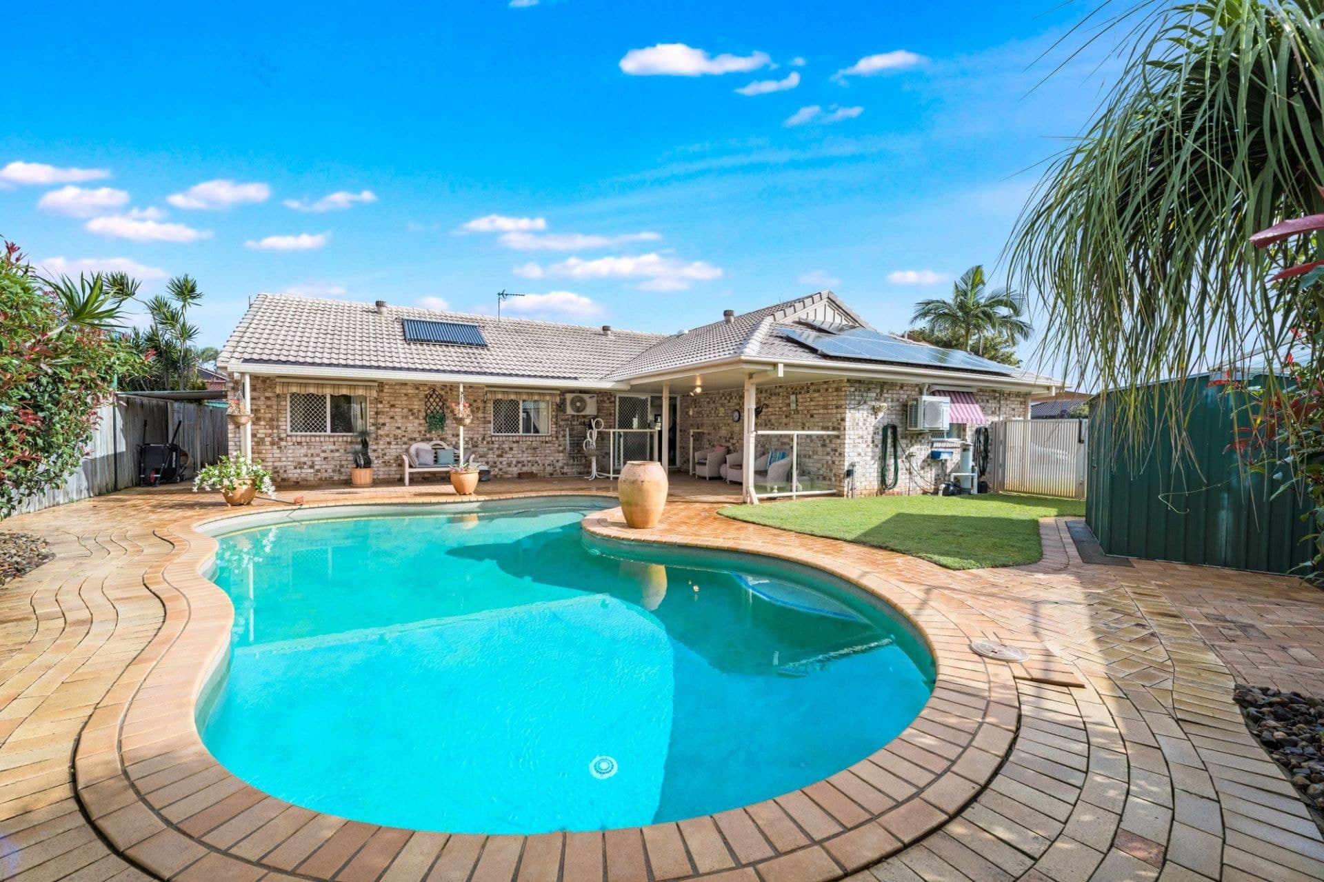 89 Burrendong Road, Coombabah - Thumbnail 2