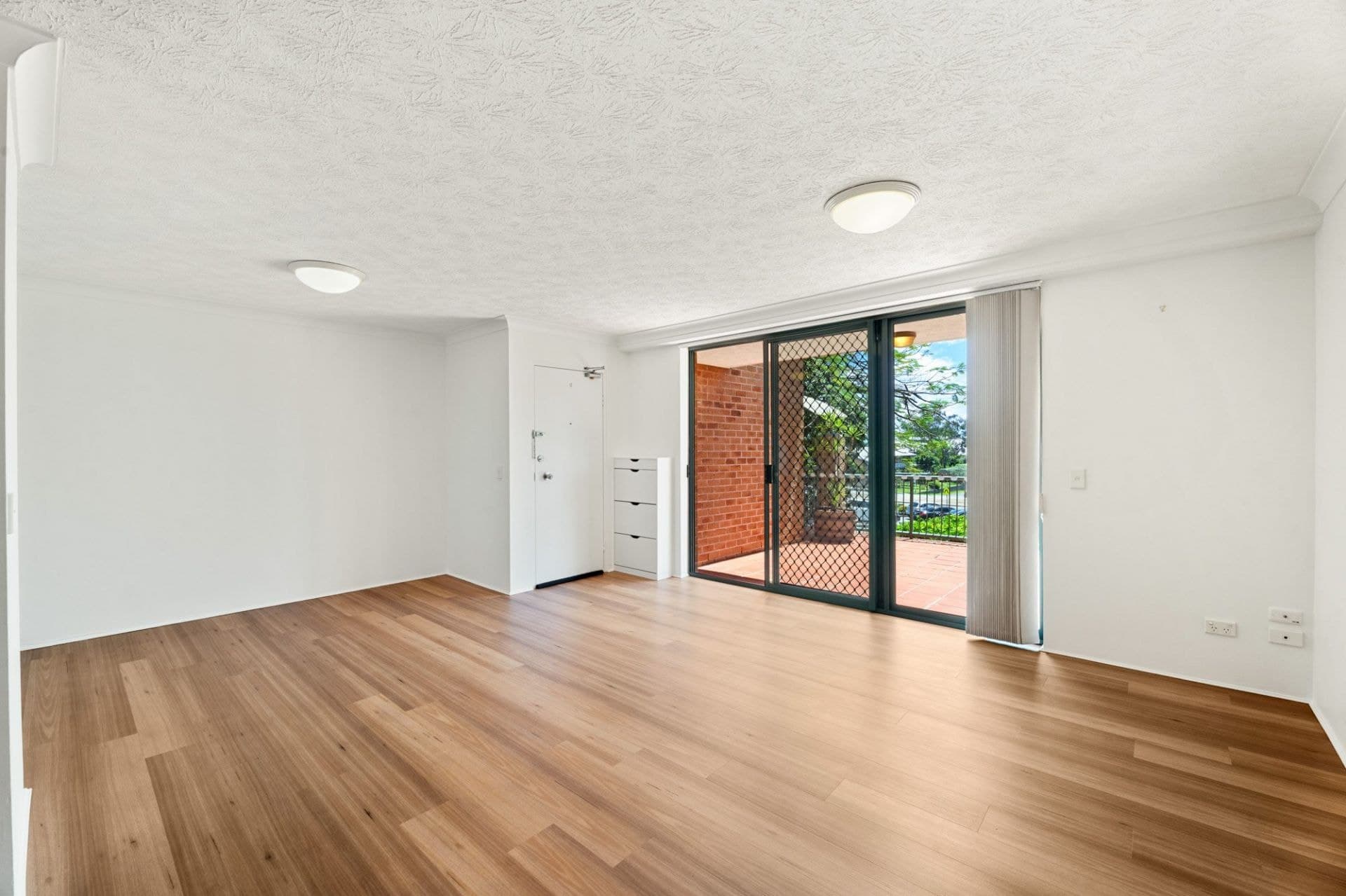 31/45 Pohlman Street, Southport - Thumbnail 5