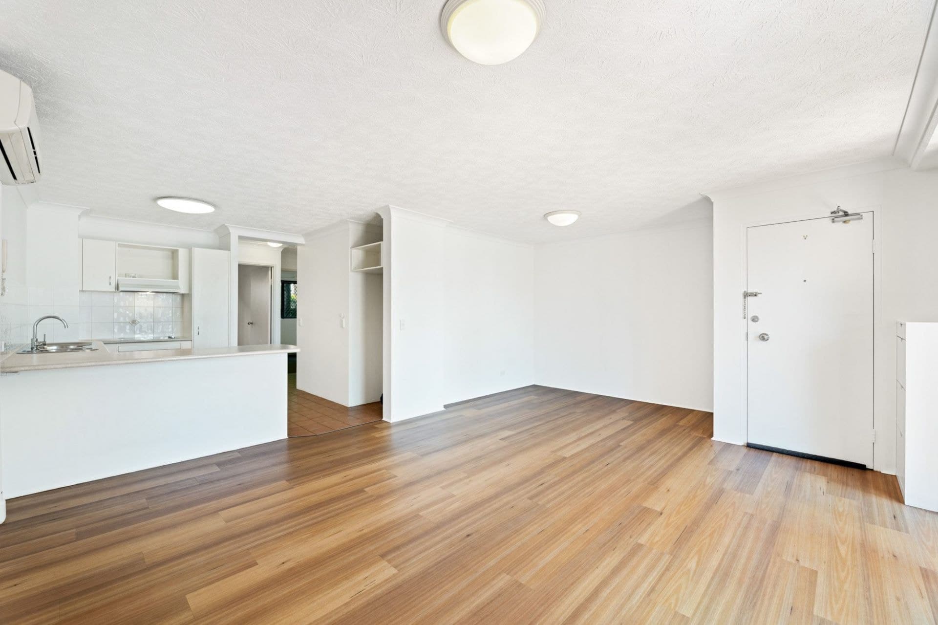 31/45 Pohlman Street, Southport - Thumbnail 6