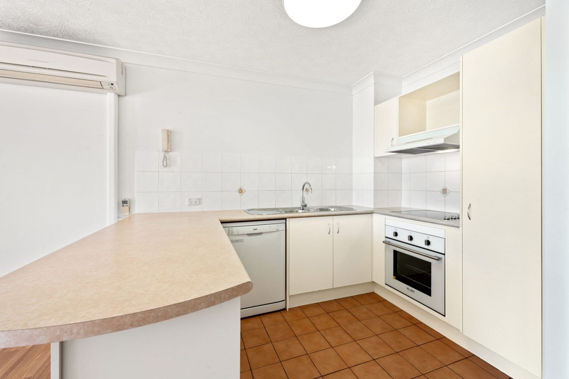 31/45 Pohlman Street, Southport - Thumbnail 8