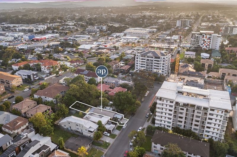 8 Andrews Street, Southport - Thumbnail 3