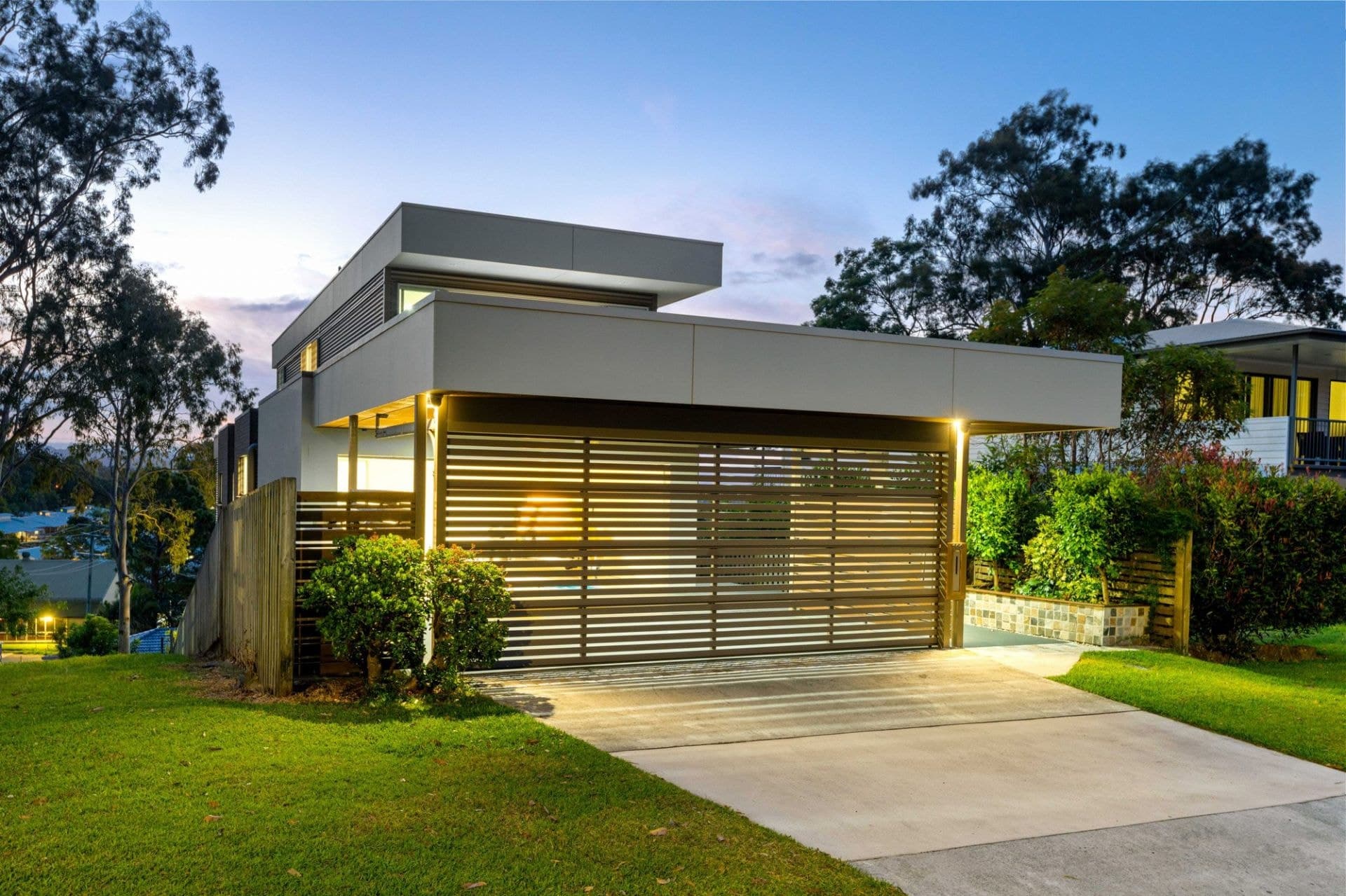 192 Ocean Parade, Burleigh Heads - Thumbnail 2