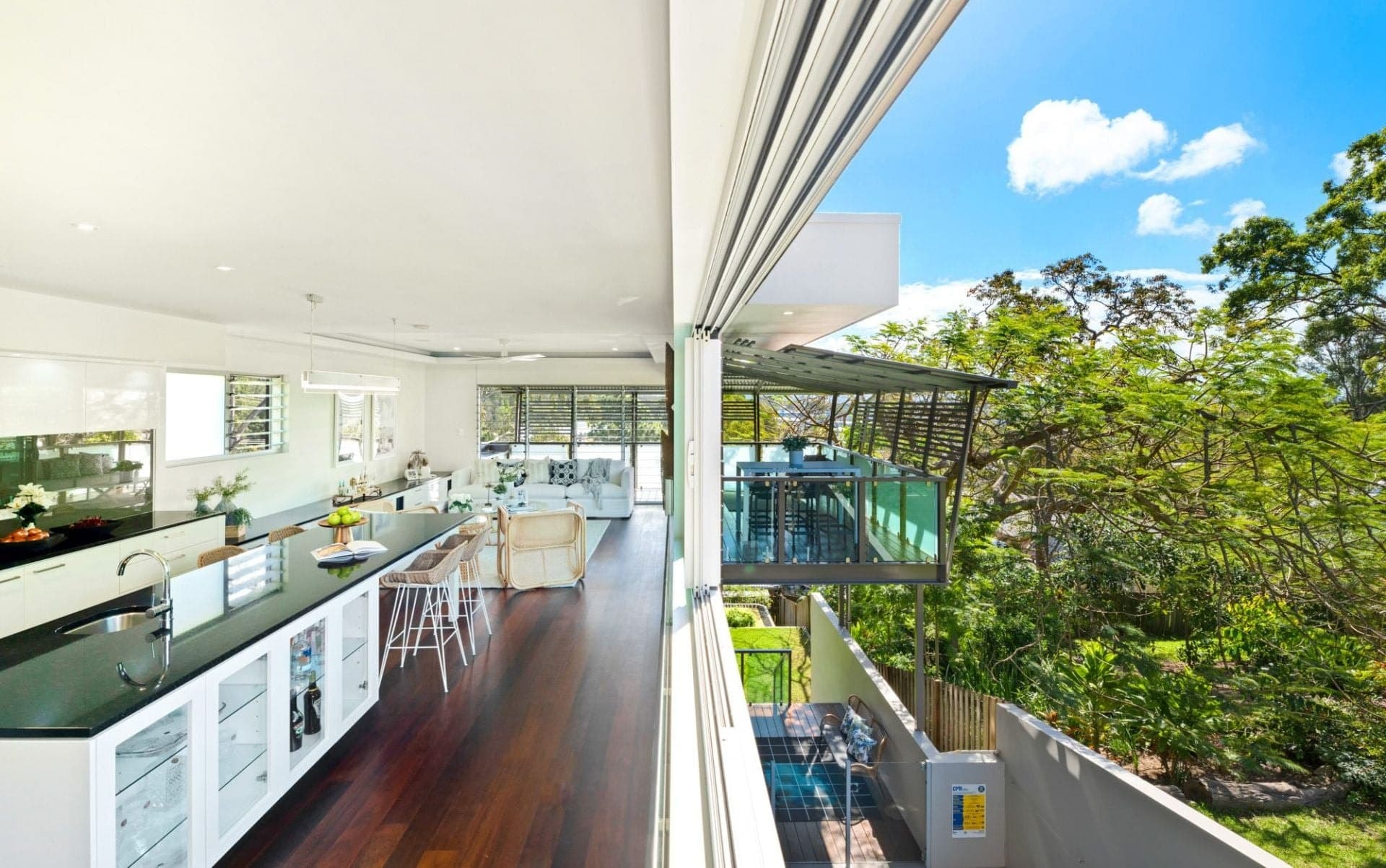 192 Ocean Parade, Burleigh Heads - Thumbnail 3