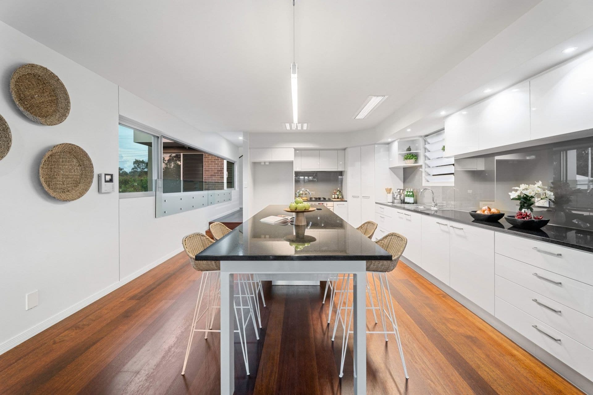 192 Ocean Parade, Burleigh Heads - Thumbnail 5