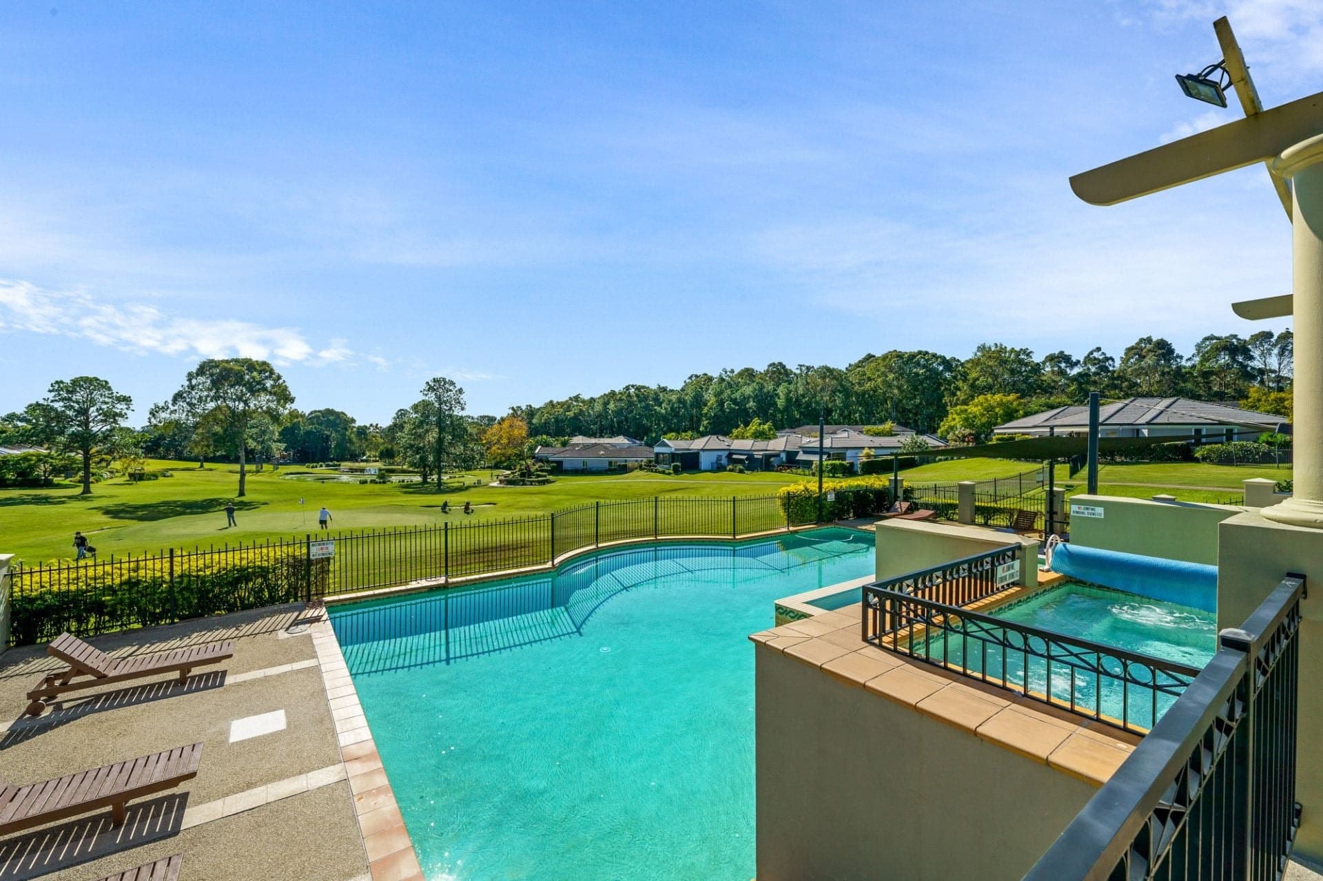 68/433 Brisbane Road, Coombabah - Image 1