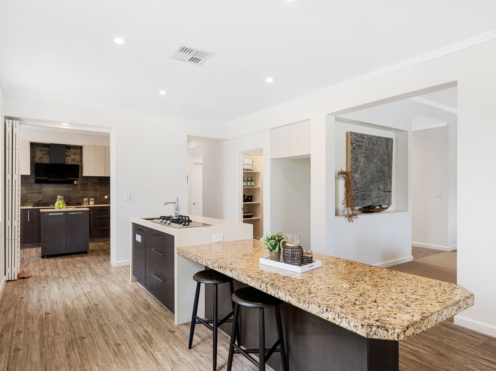 94 Cabana Boulevard, Benowa Waters - Thumbnail 5