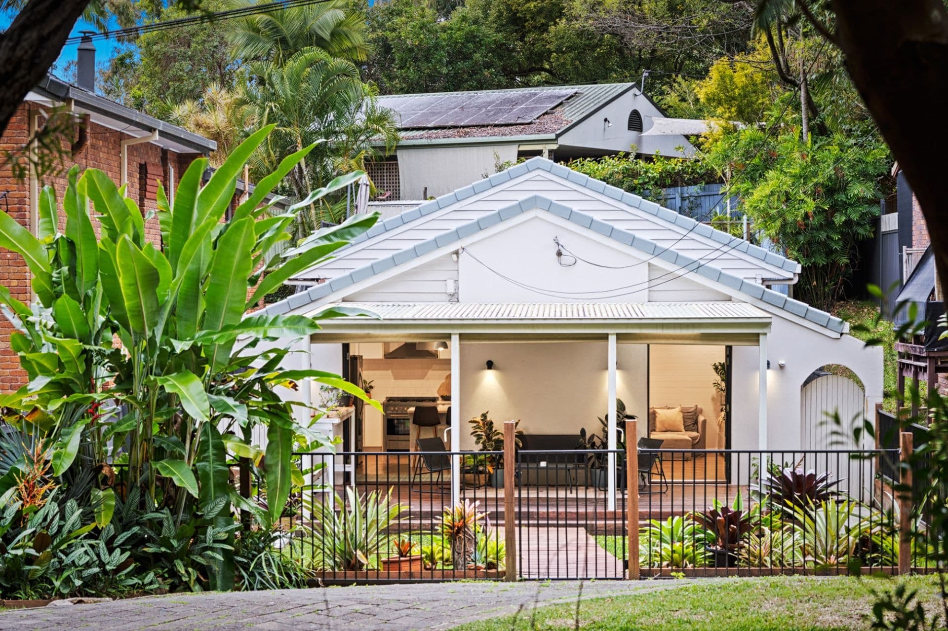 44 Pindari Avenue, Burleigh Heads - Thumbnail 2