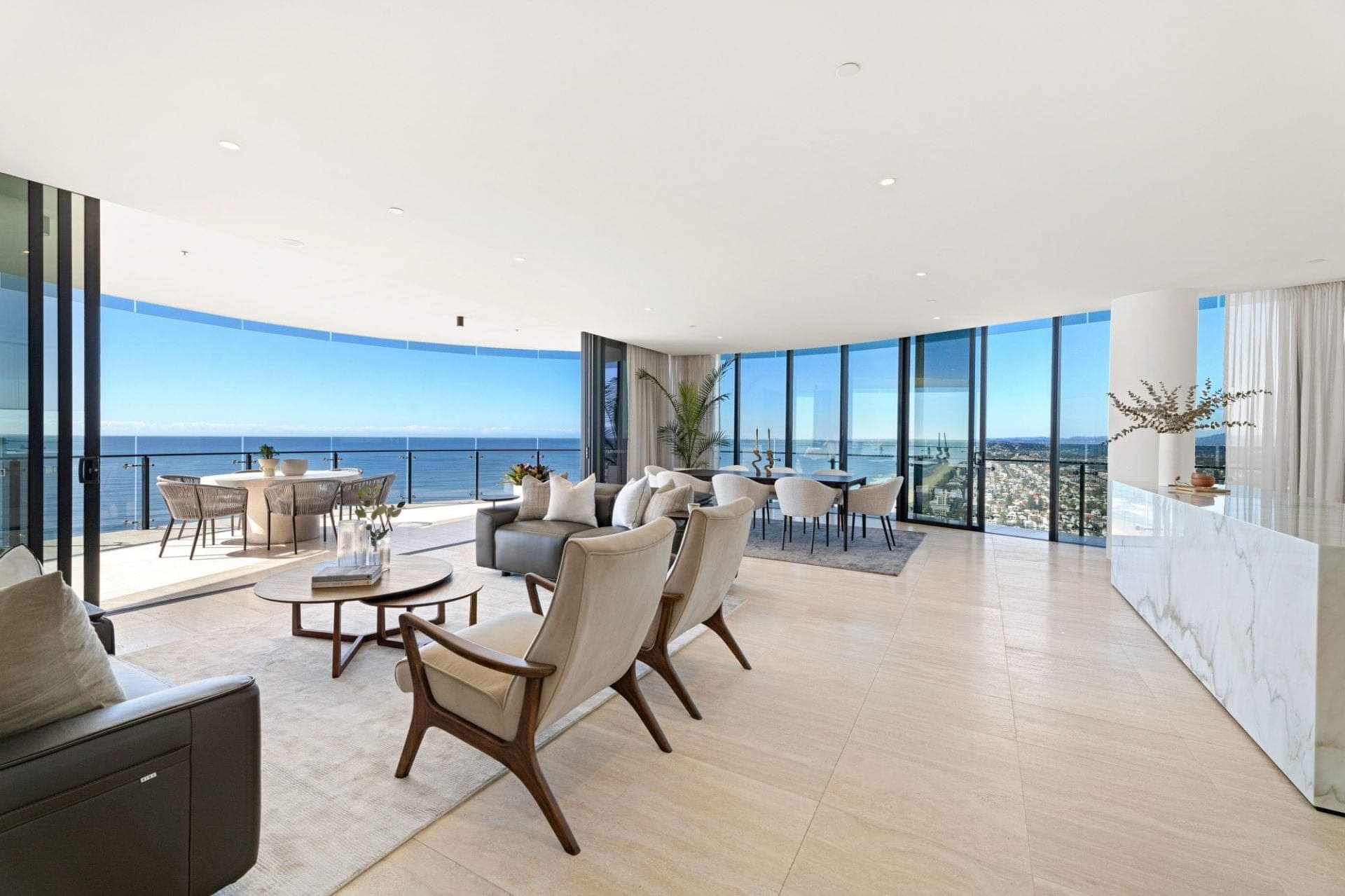 3402/272 Hedges Avenue, Mermaid Beach - Thumbnail 2
