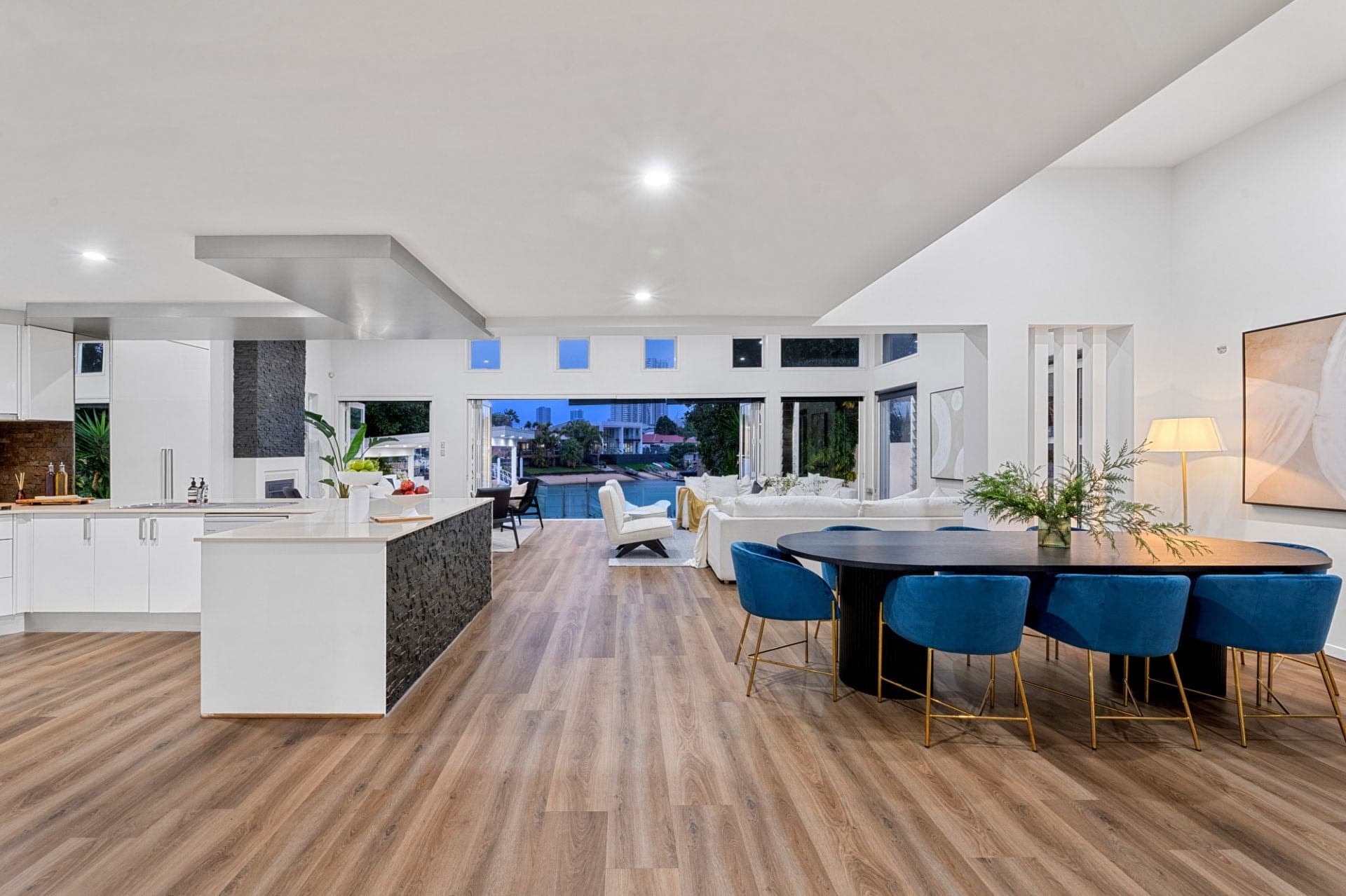2 Rebecca Court, Broadbeach Waters - Thumbnail 2