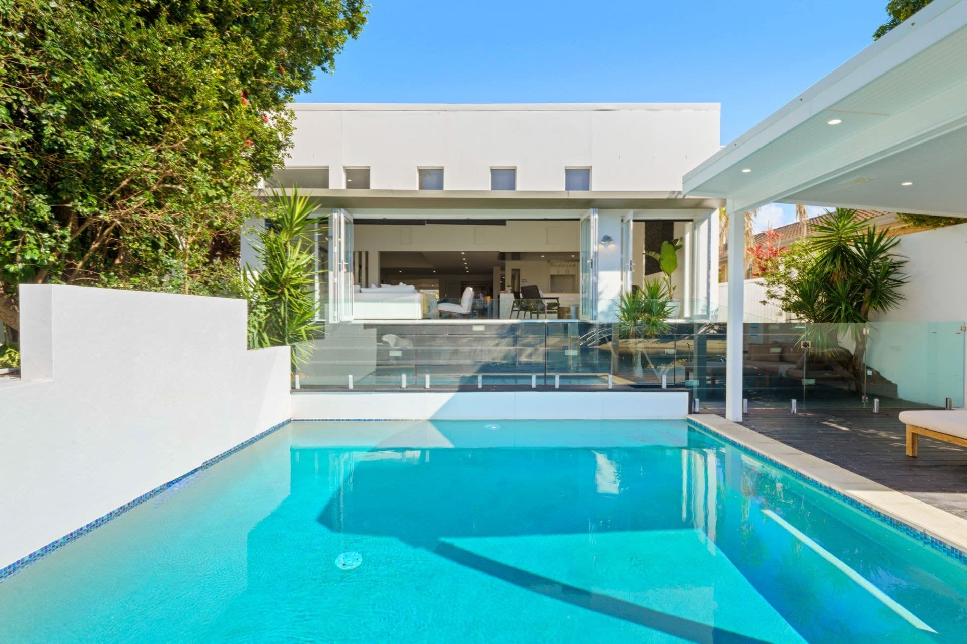 2 Rebecca Court, Broadbeach Waters - Thumbnail 4