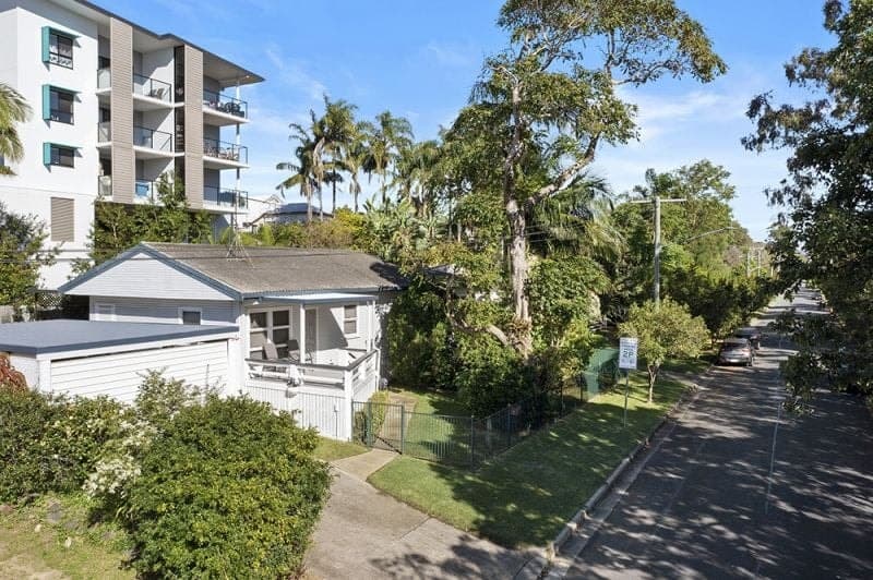 30 Allan Street, Southport - Thumbnail 2