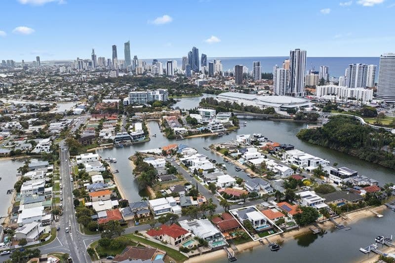 14 Merrimac Boulevard, Broadbeach Waters - Thumbnail 4