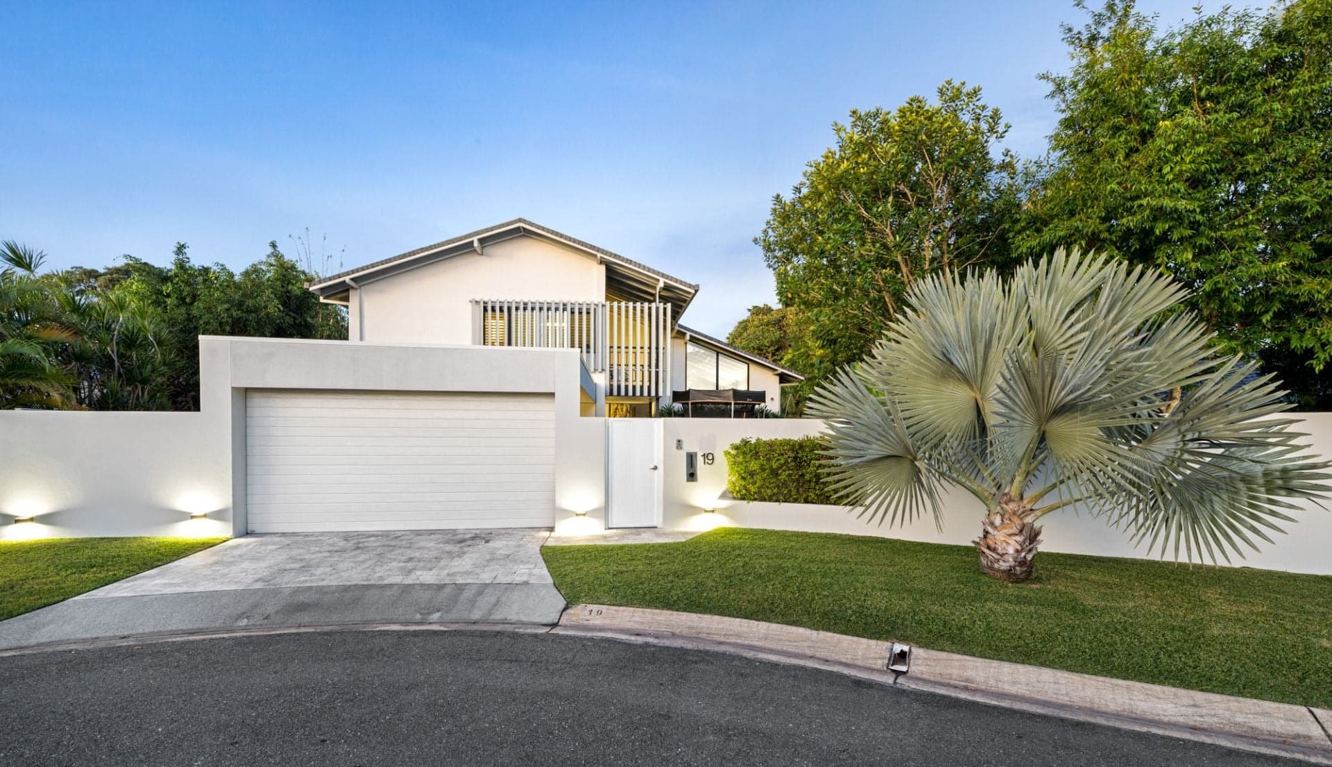 19 Oriana Drive, Mermaid Waters - Thumbnail 2