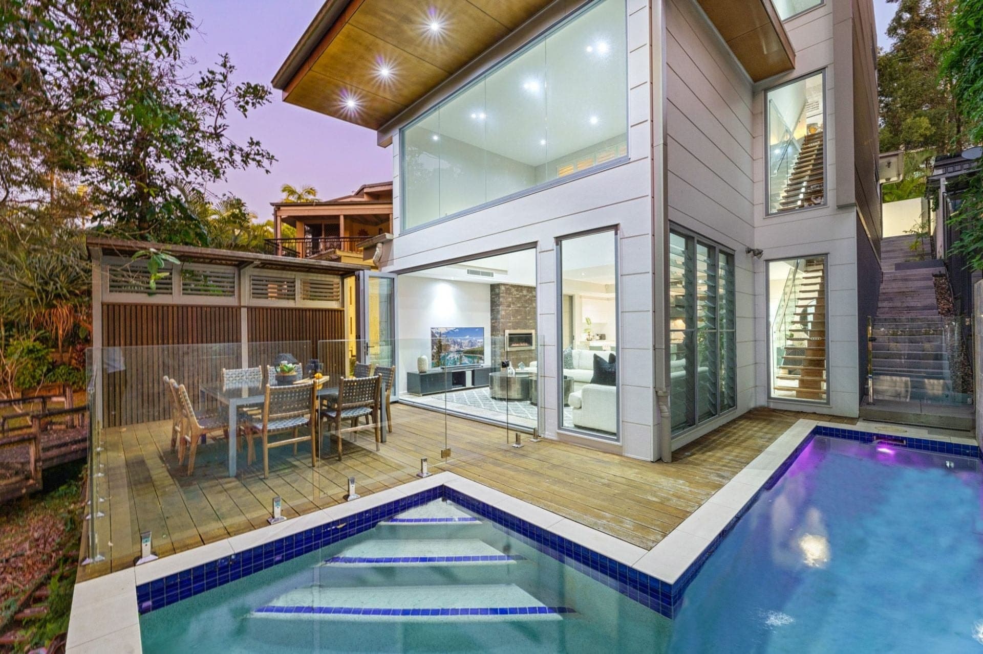 76 Ocean Parade, Burleigh Heads - Thumbnail 2
