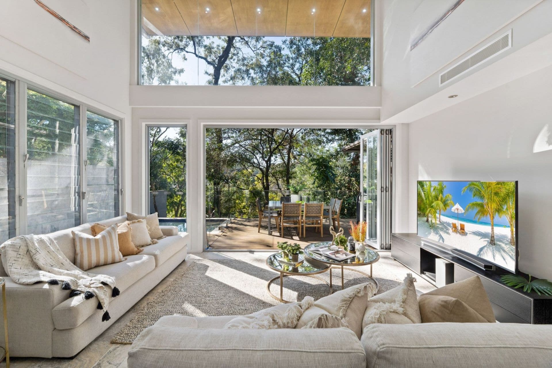 76 Ocean Parade, Burleigh Heads - Thumbnail 3