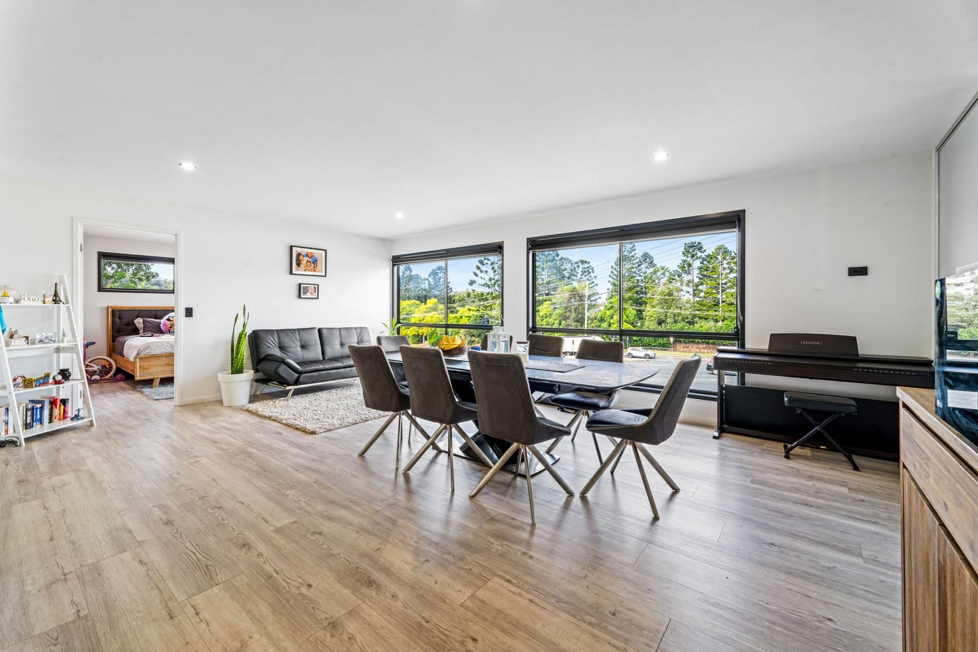 2 Currumburra Road, Ashmore - Thumbnail 4