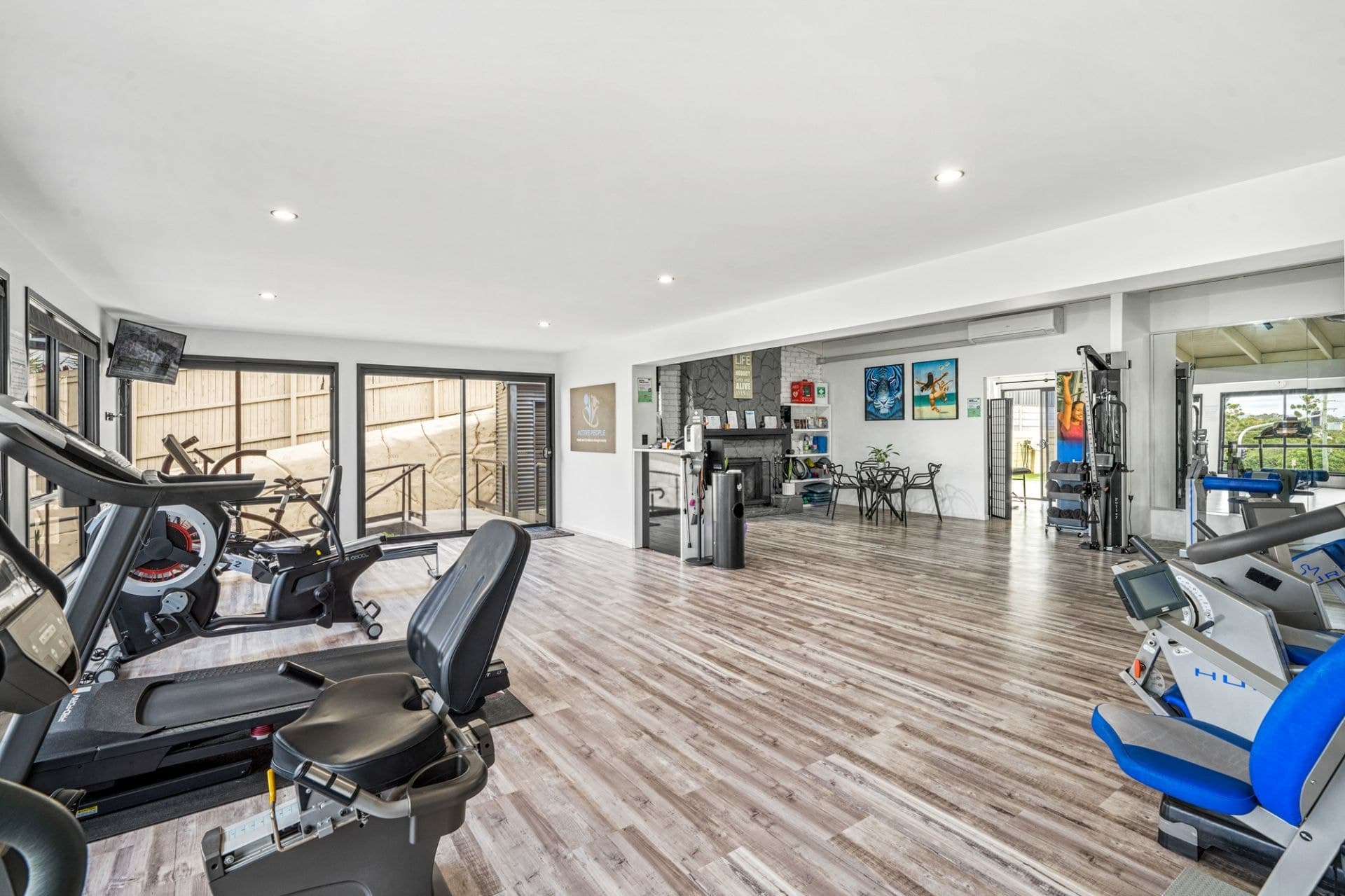 2 Currumburra Road, Ashmore - Thumbnail 6
