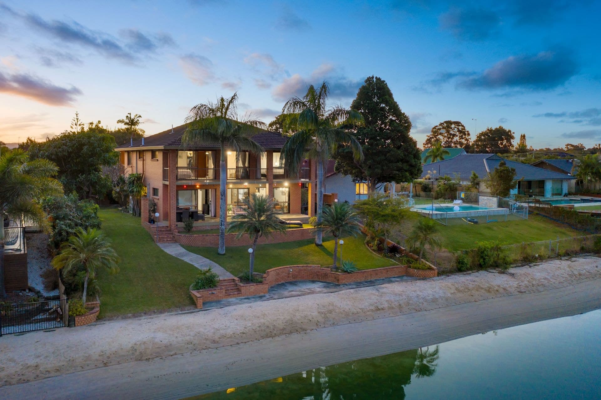 8 Wyuna Street, Broadbeach Waters - Thumbnail 5