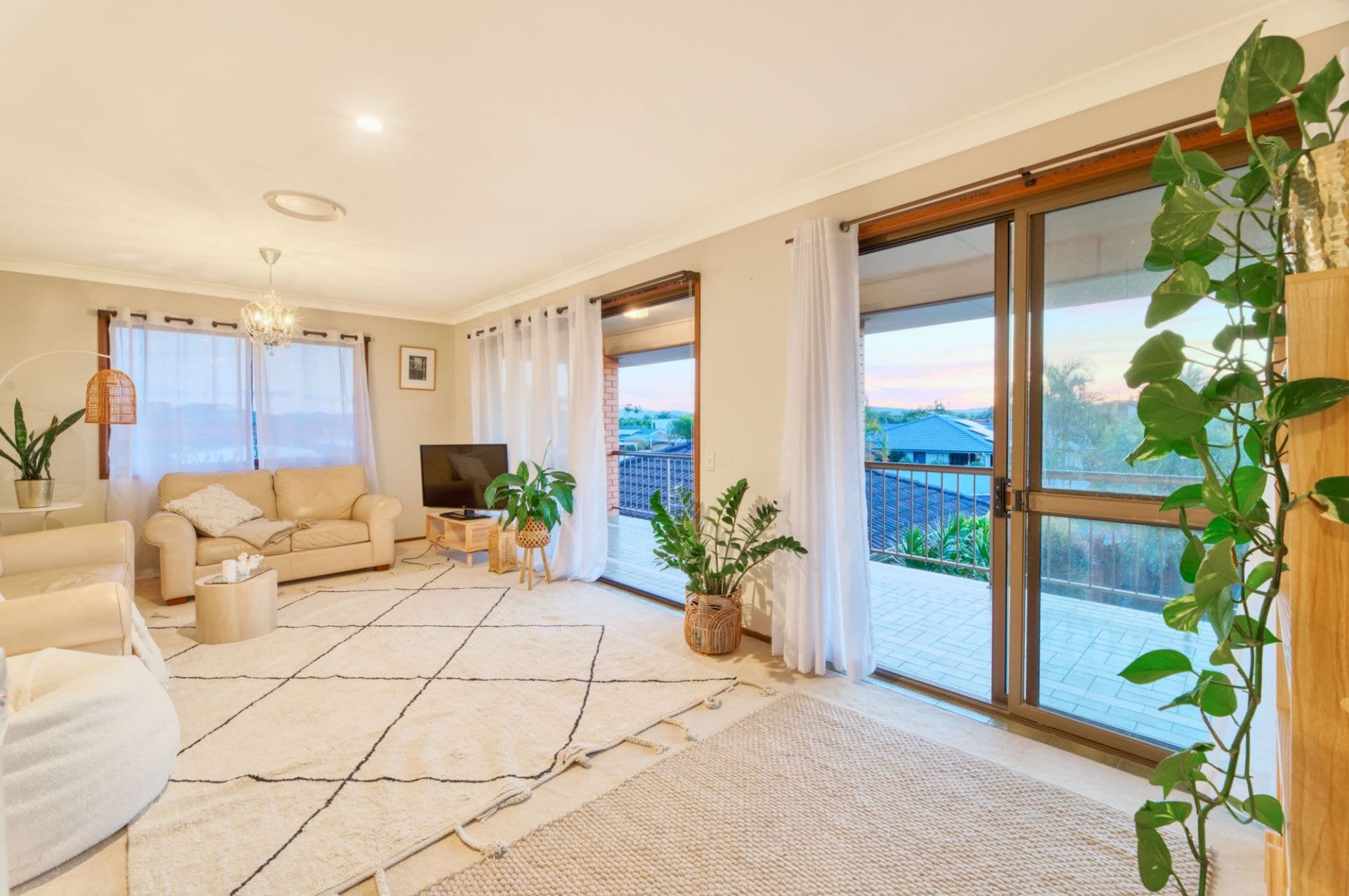 8 Wyuna Street, Broadbeach Waters - Thumbnail 7