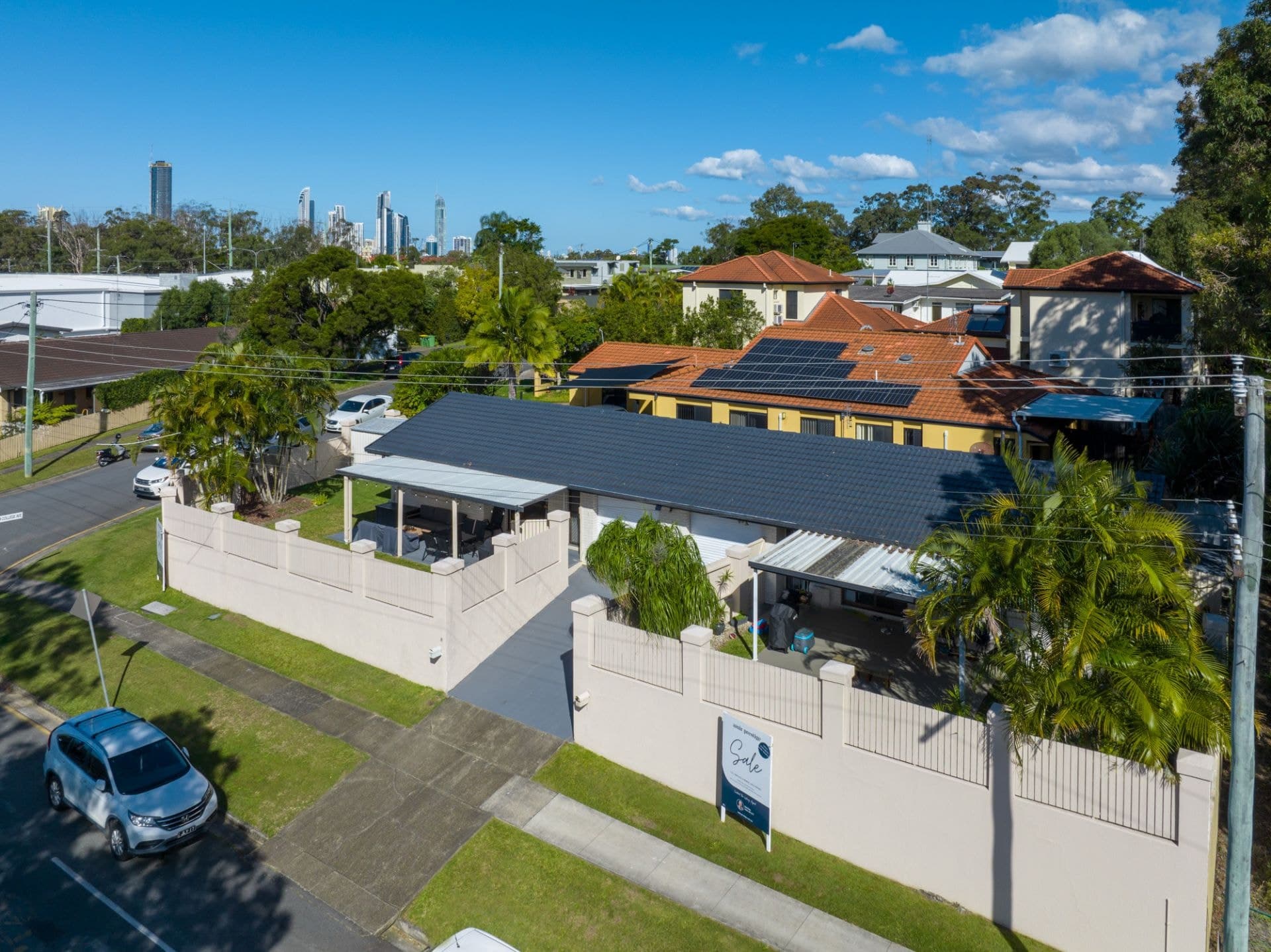 Unit 1/8 Brolga Avenue, Southport - Image 1
