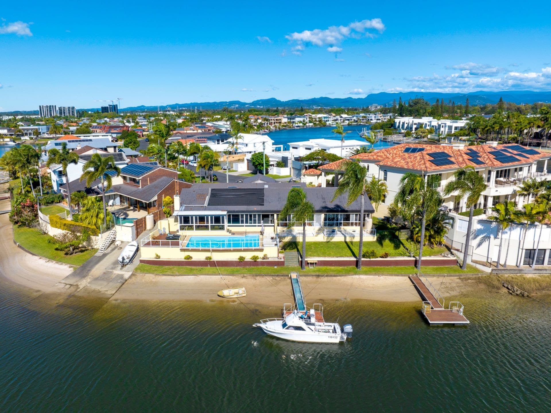 51 Sophie Avenue, Broadbeach Waters - Thumbnail 2