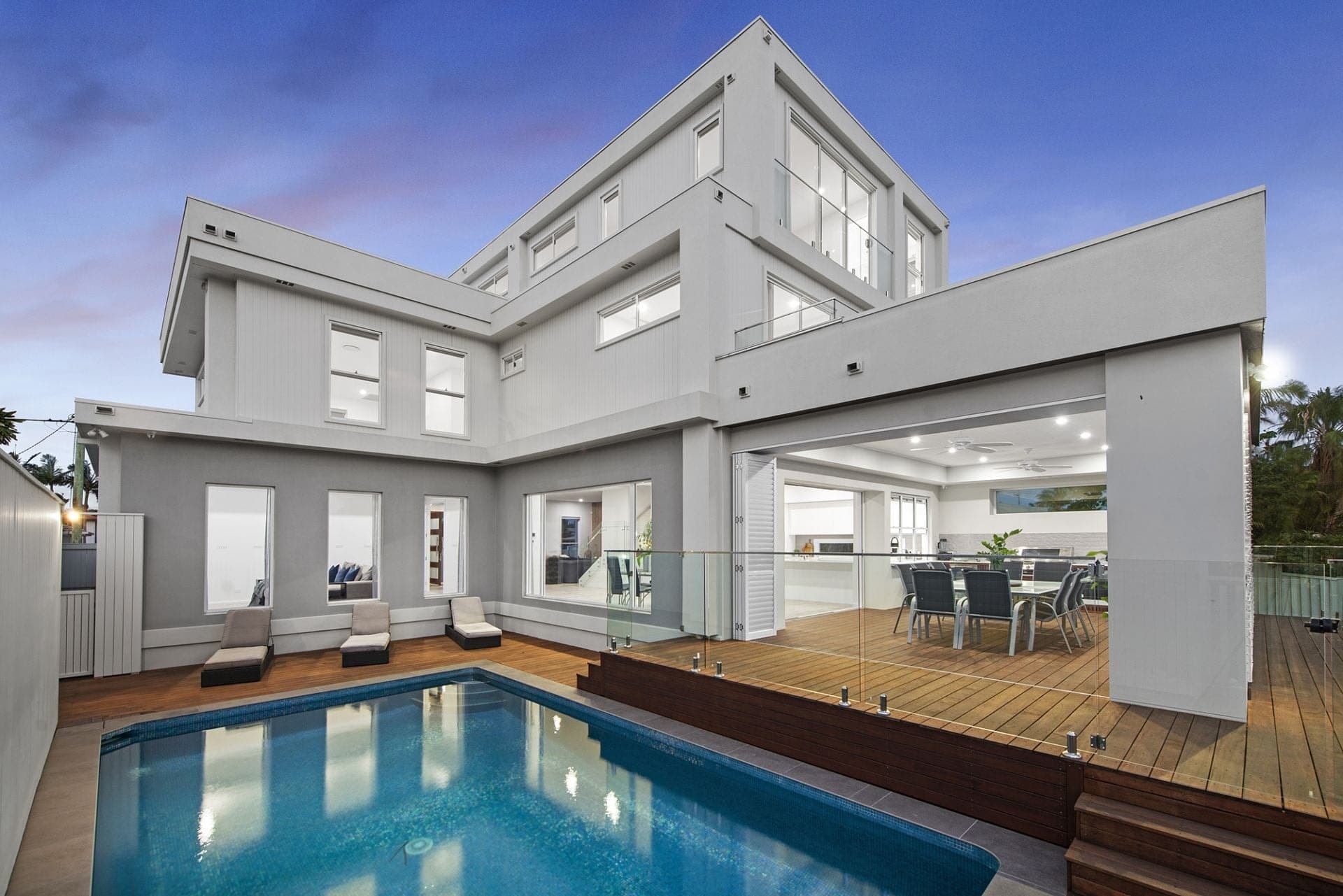 6 Costa Court, Broadbeach Waters - Thumbnail 2