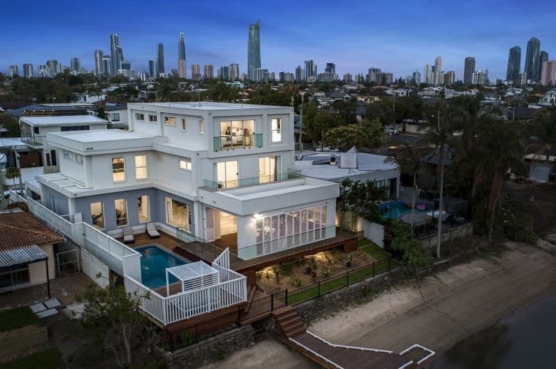 6 Costa Court, Broadbeach Waters - Thumbnail 3