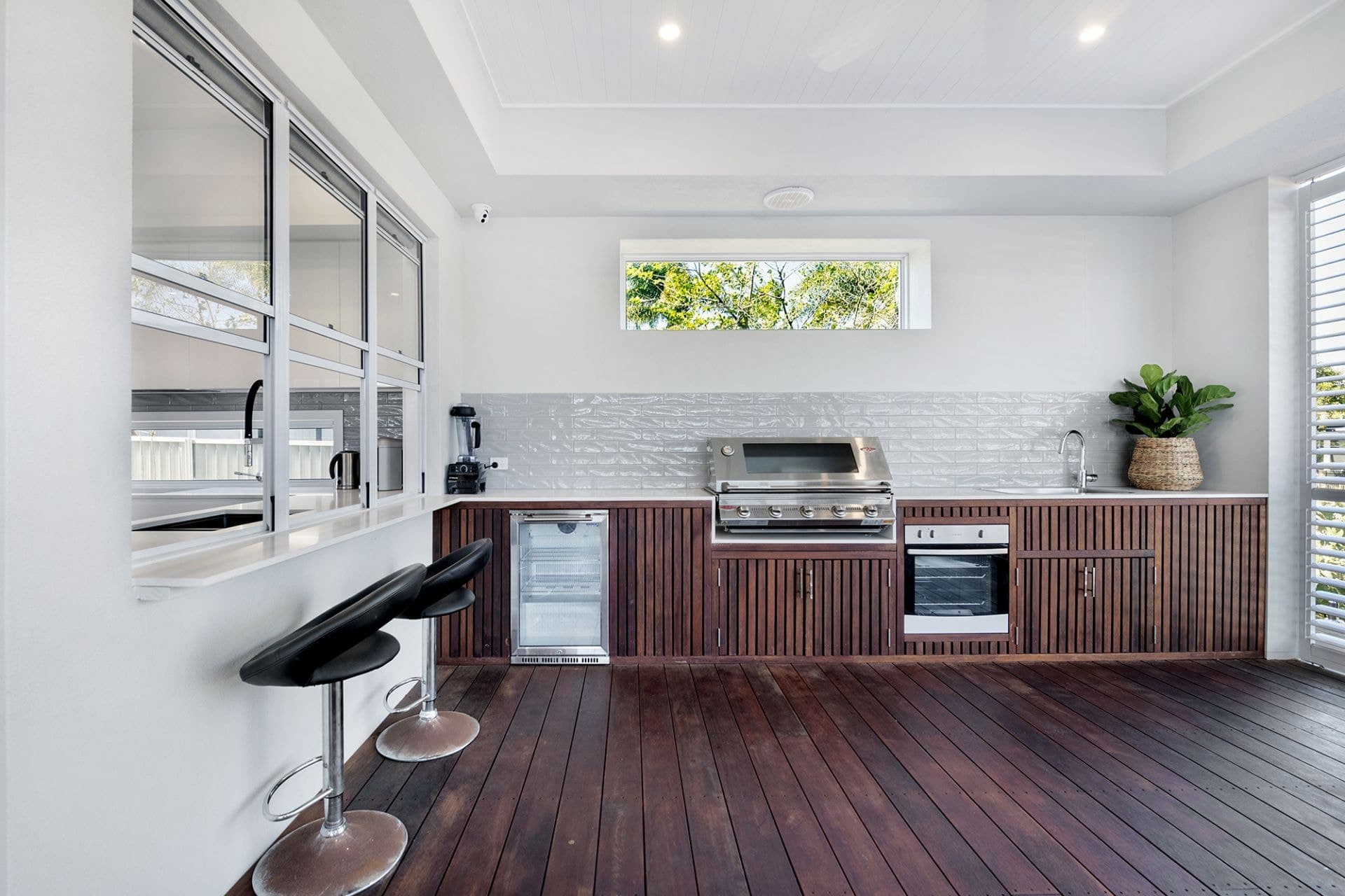 6 Costa Court, Broadbeach Waters - Thumbnail 8
