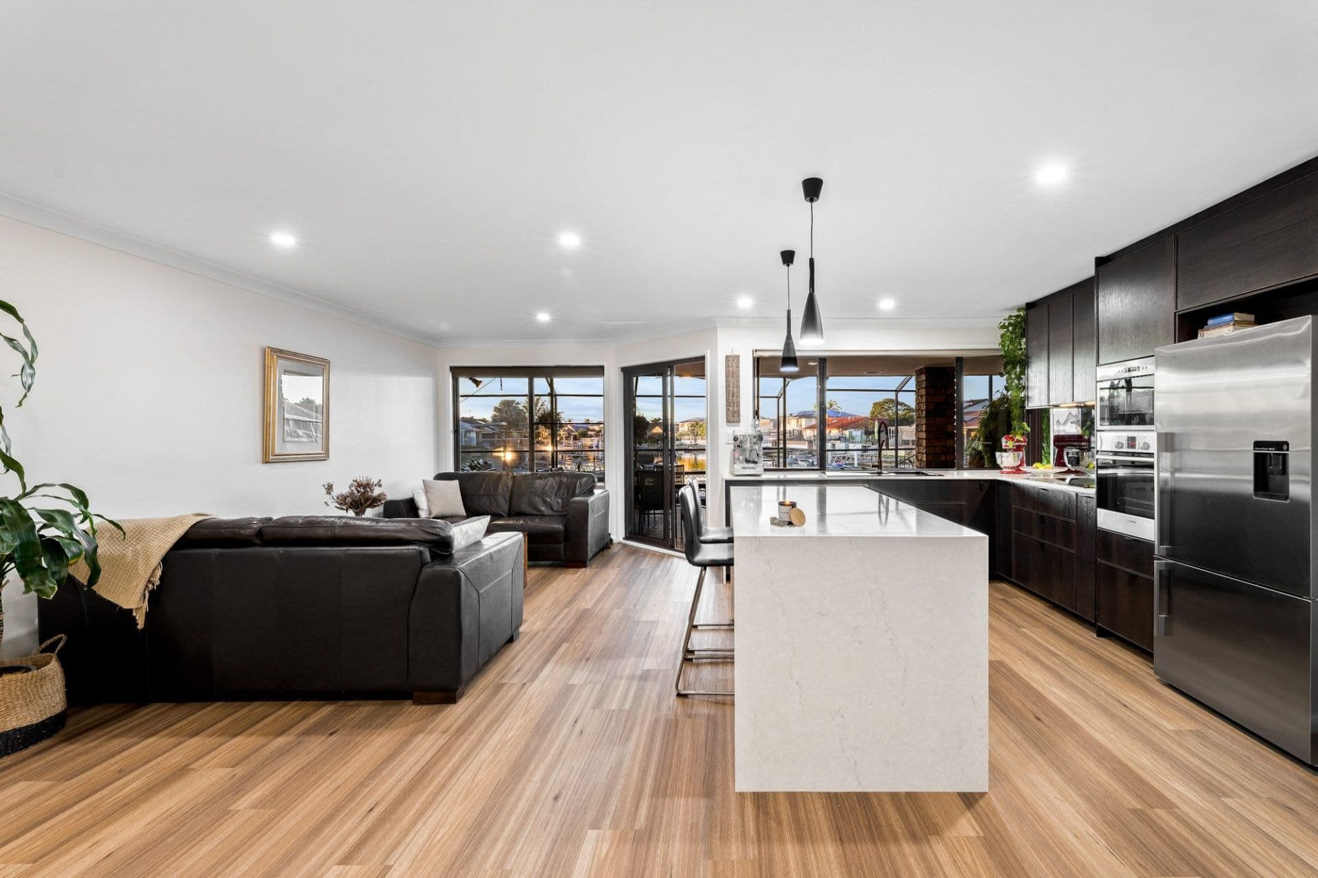 17 Tradewinds Avenue, Paradise Point - Thumbnail 2
