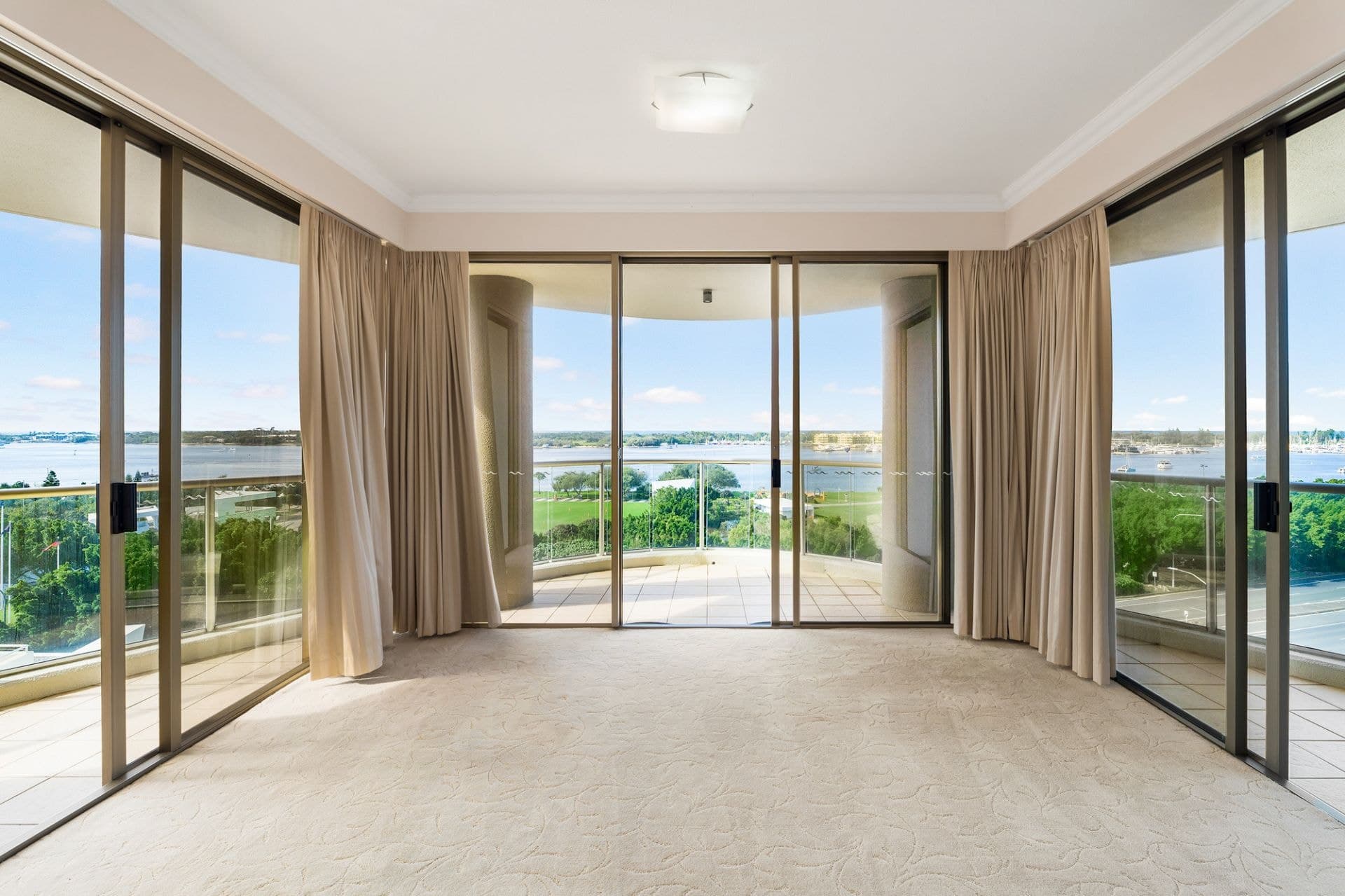 701/50 Marine Parade, Southport - Thumbnail 3
