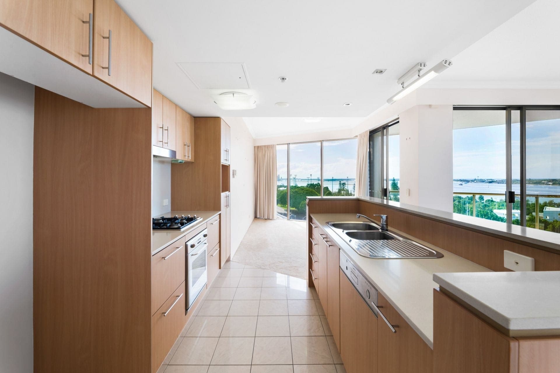 701/50 Marine Parade, Southport - Thumbnail 6