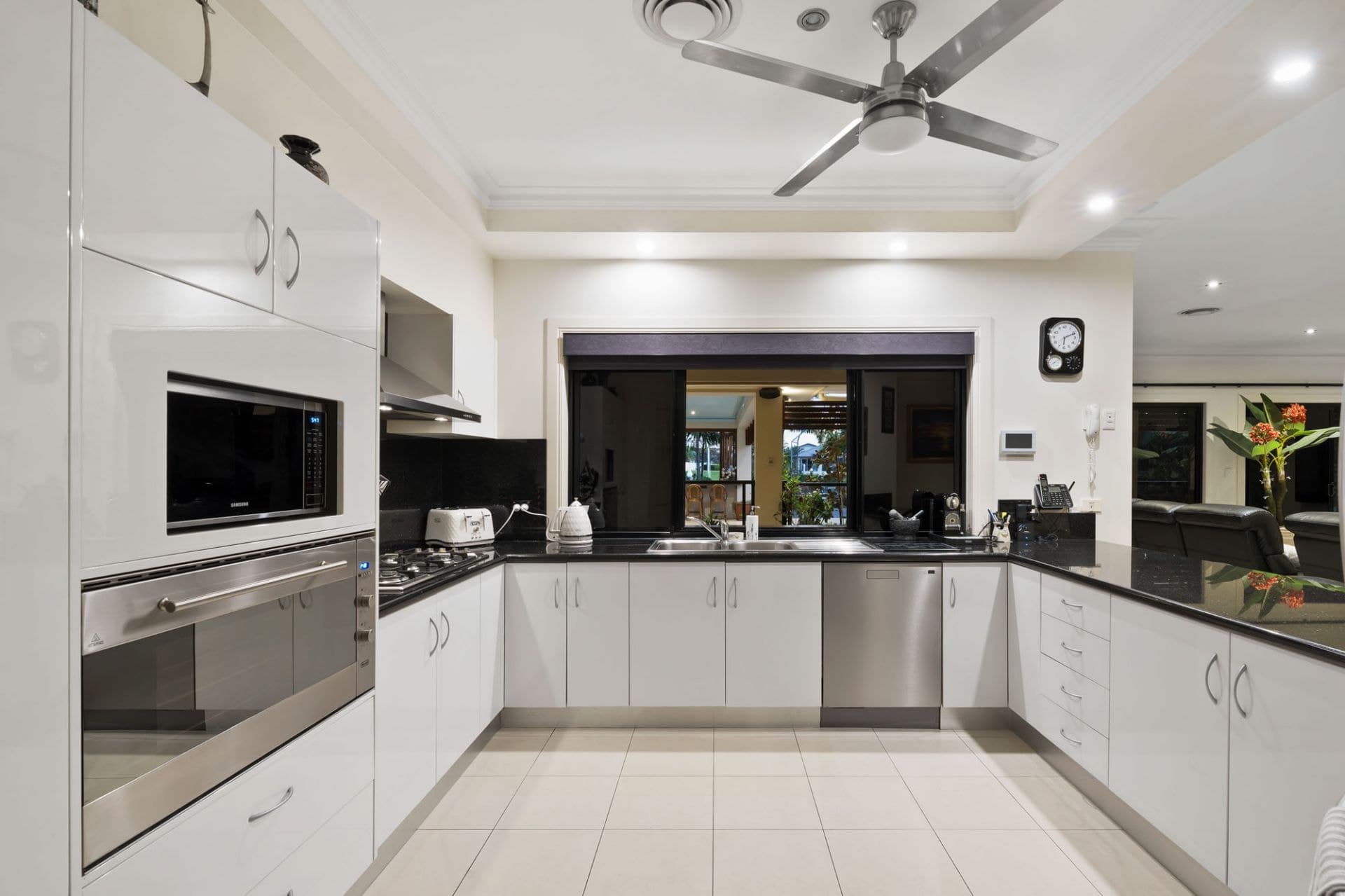 1656 Riverdale Drive, Hope Island - Thumbnail 8