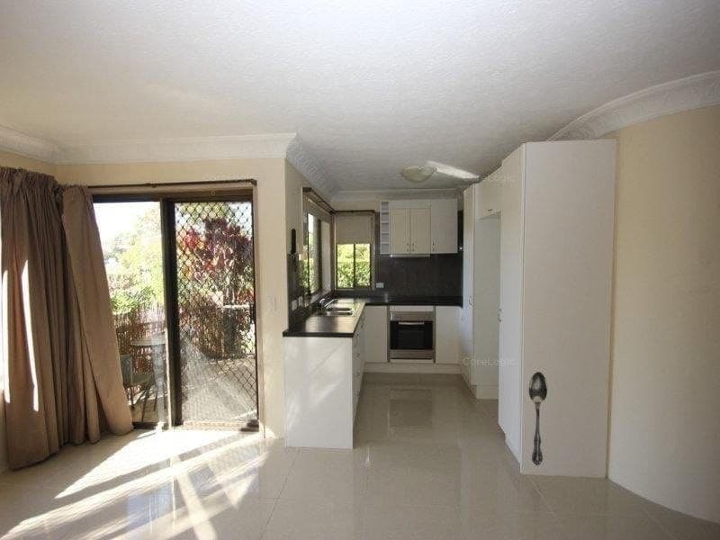 1/4 Broad Street, Labrador - Image 1