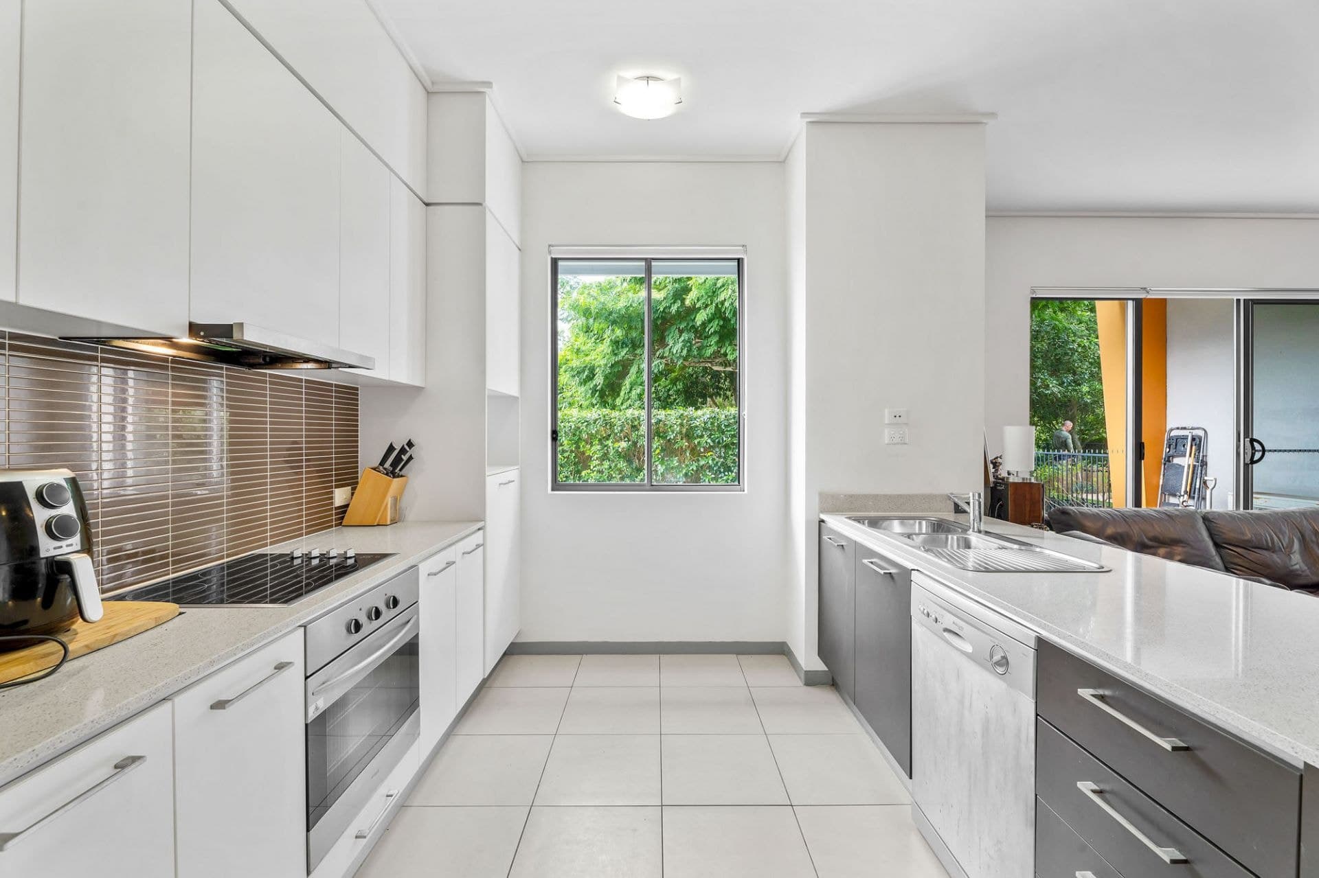 912/66 Sickle Avenue, Hope Island - Thumbnail 3