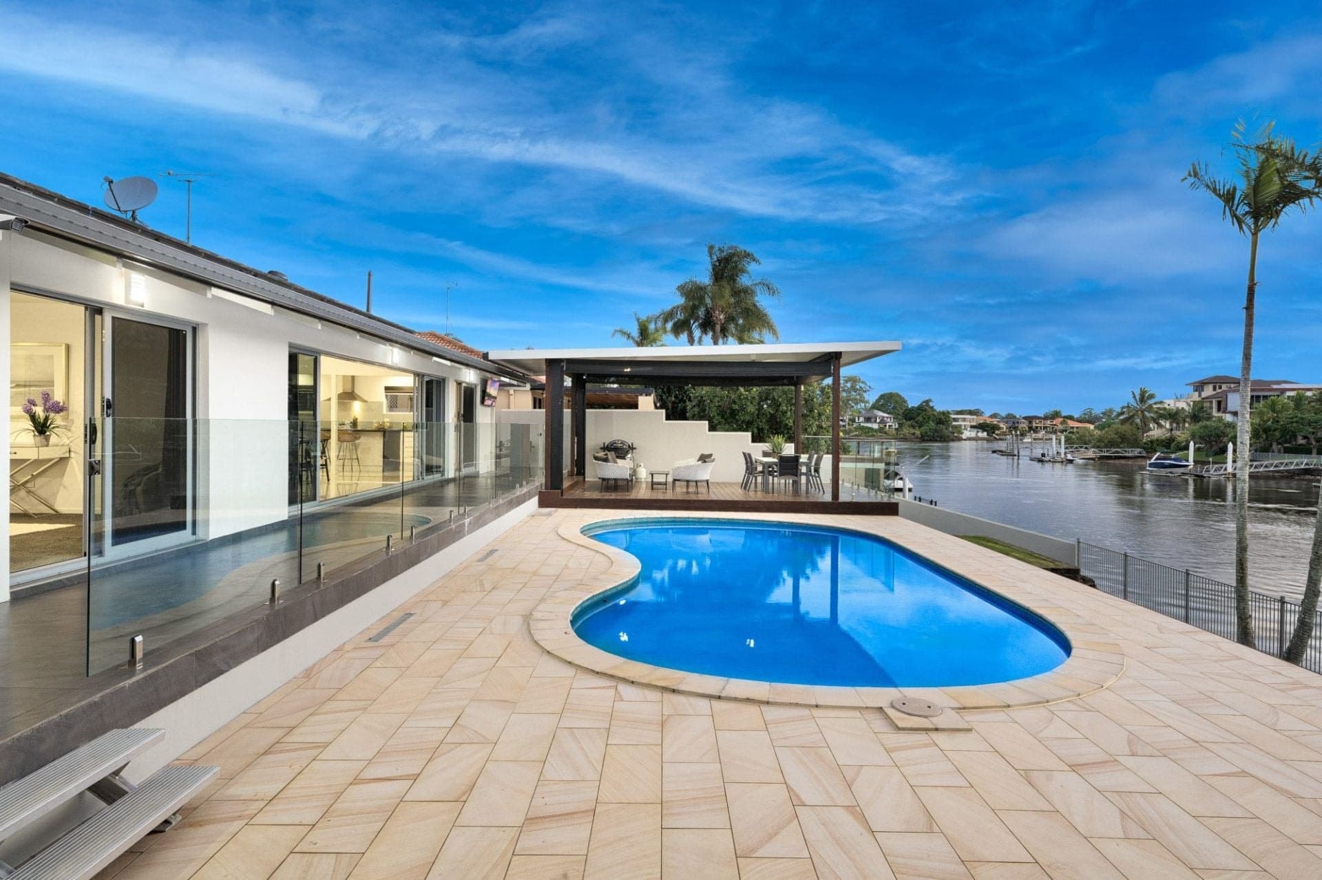 48 River Crescent, Broadbeach Waters - Thumbnail 2