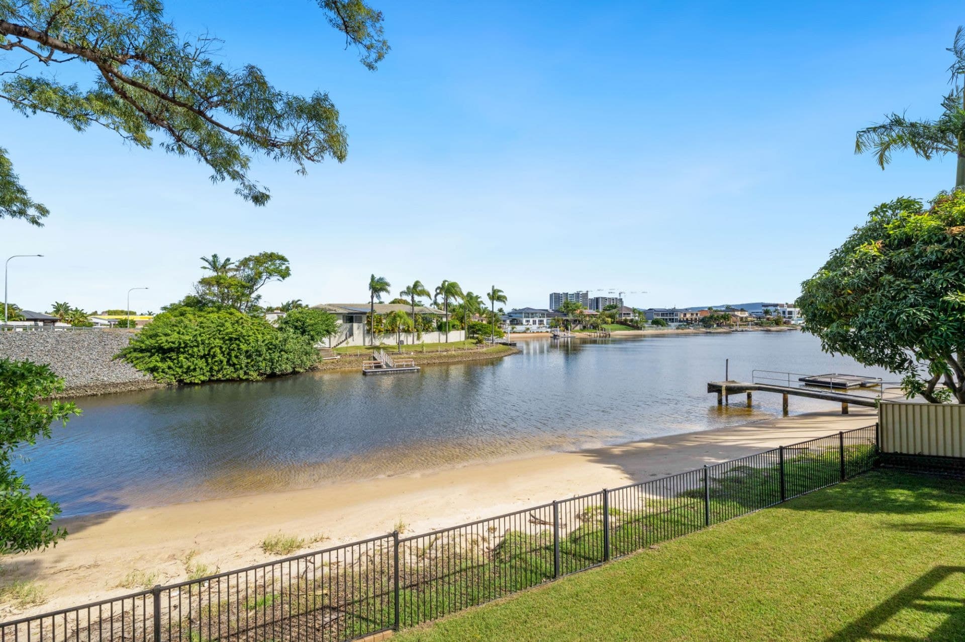 2 Delungra Street, Broadbeach Waters - Thumbnail 2