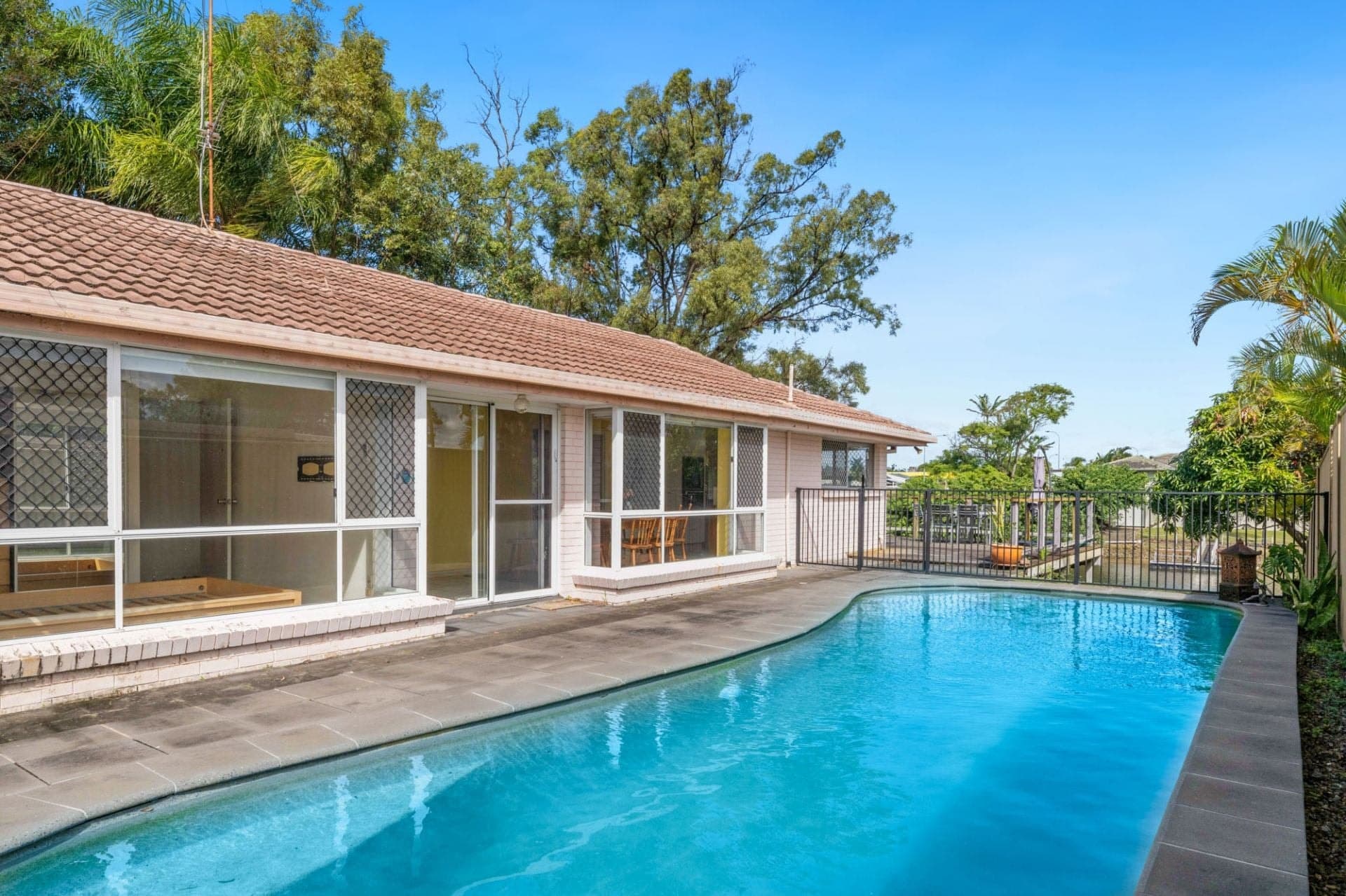2 Delungra Street, Broadbeach Waters - Thumbnail 3