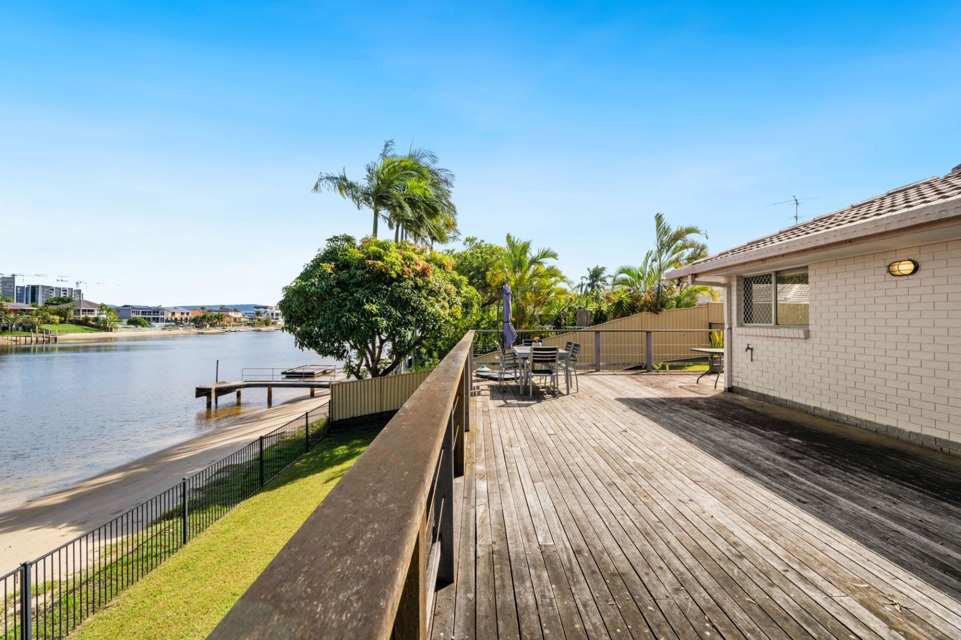 2 Delungra Street, Broadbeach Waters - Thumbnail 6
