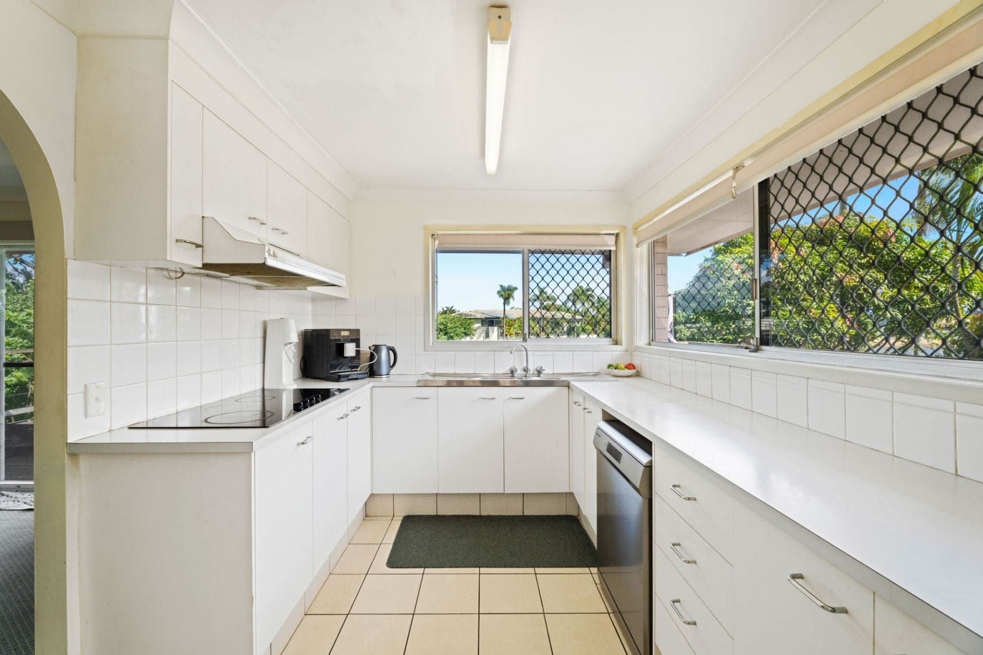 2 Delungra Street, Broadbeach Waters - Thumbnail 7