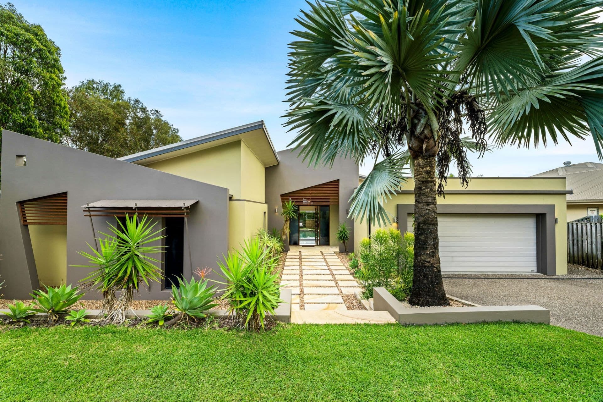 7 Icefire Lane, Coomera Waters - Image 1