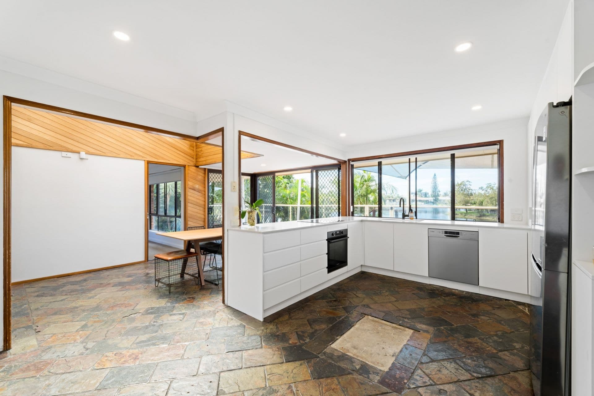210 Sunshine Boulevard, Mermaid Waters - Thumbnail 6